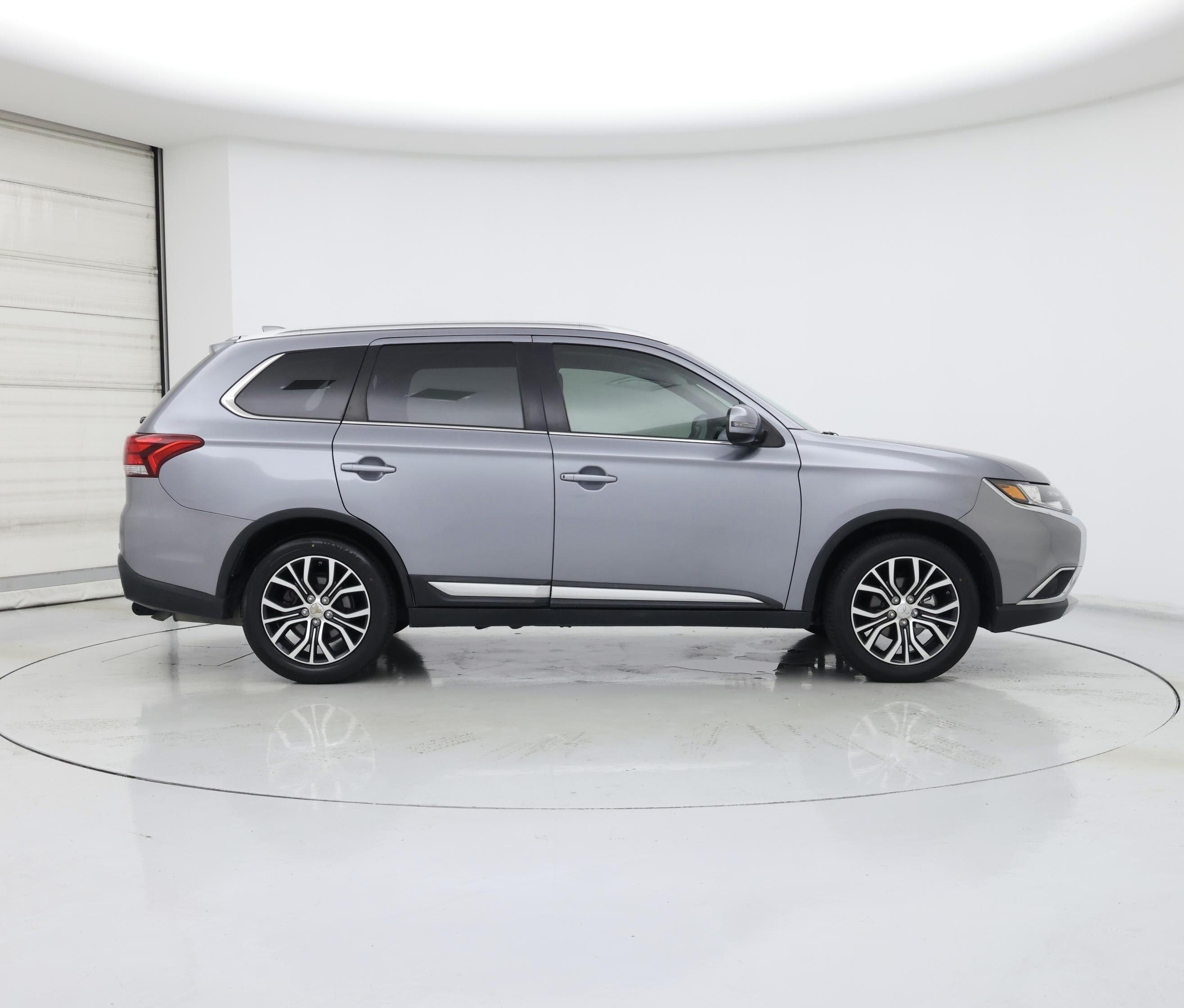 Thumbnail: 2017 Mitsubishi Outlander - 7
