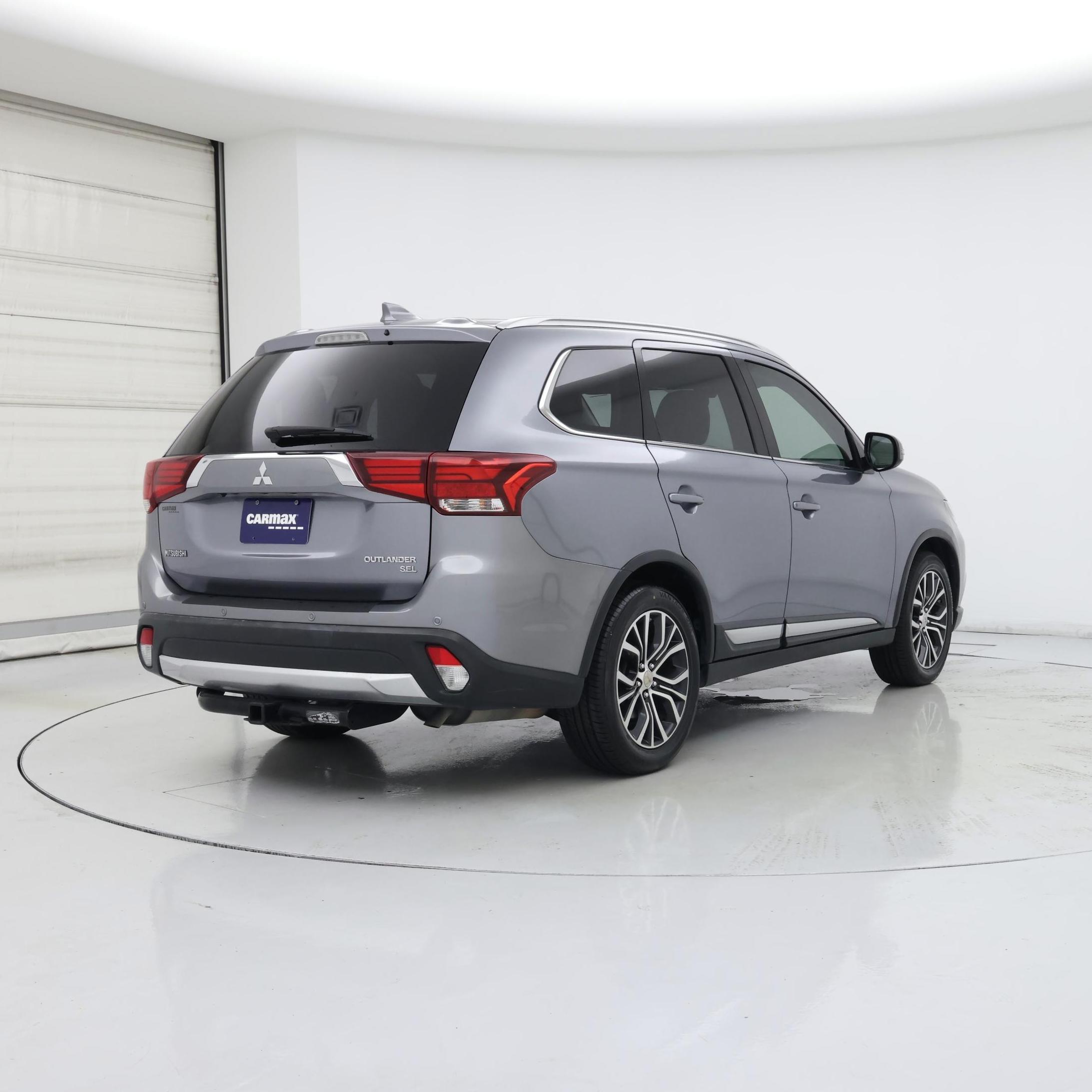 Thumbnail: 2017 Mitsubishi Outlander - 8