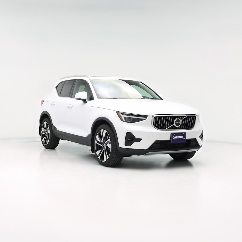 2025 Volvo XC40 B5 Plus Bright Theme