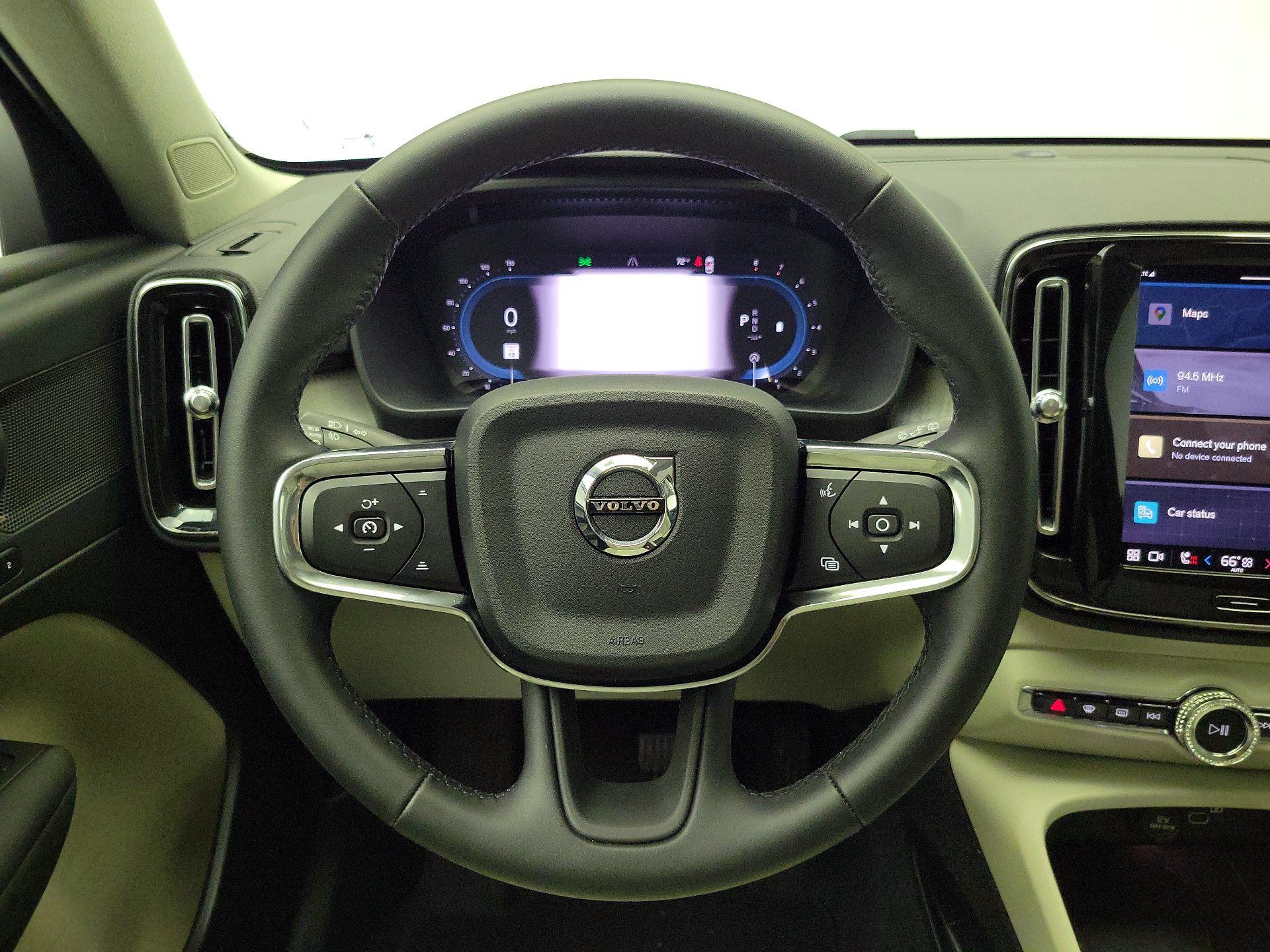Thumbnail: 2025 Volvo XC40 - 10