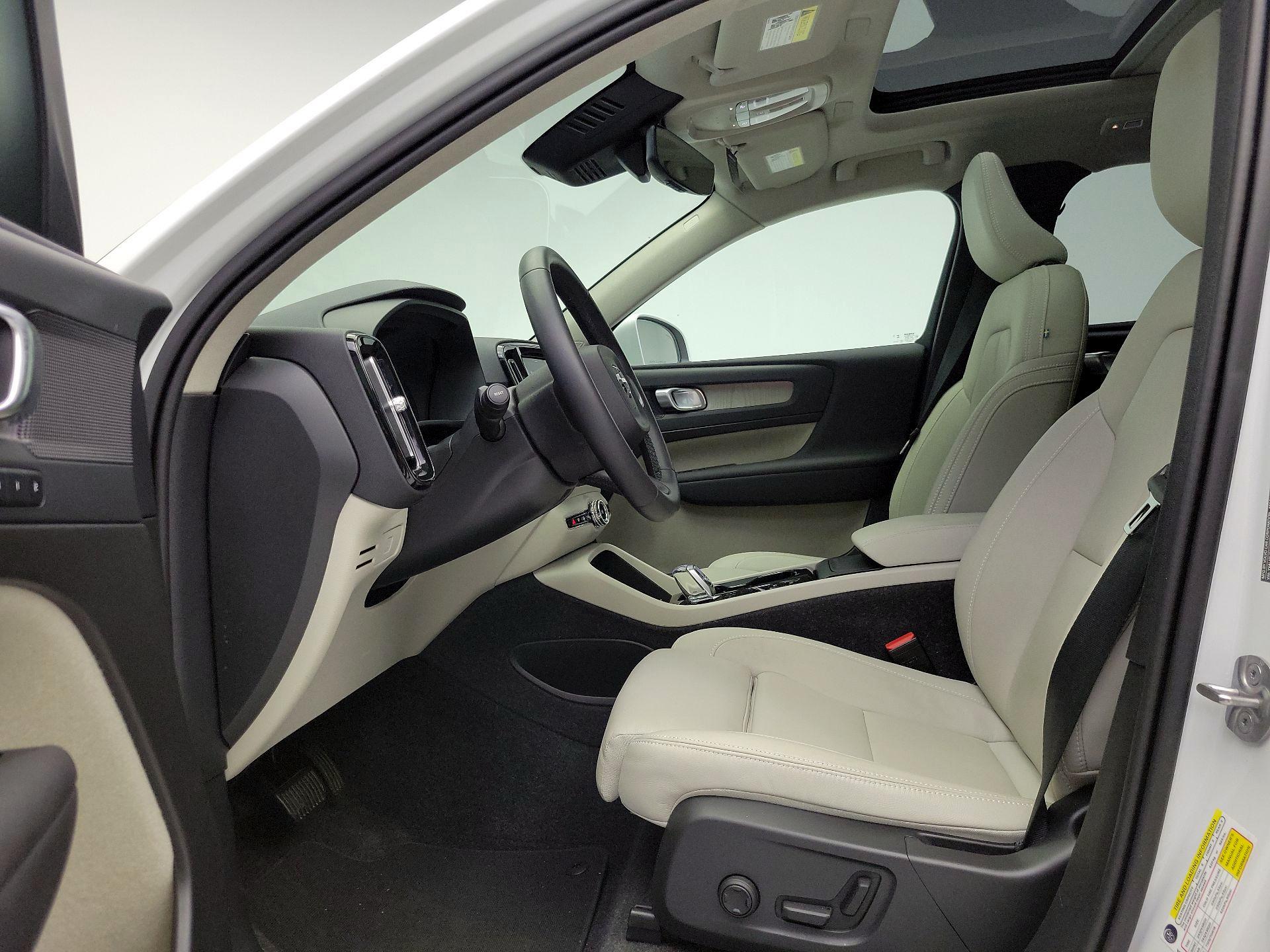 Thumbnail: 2025 Volvo XC40 - 11