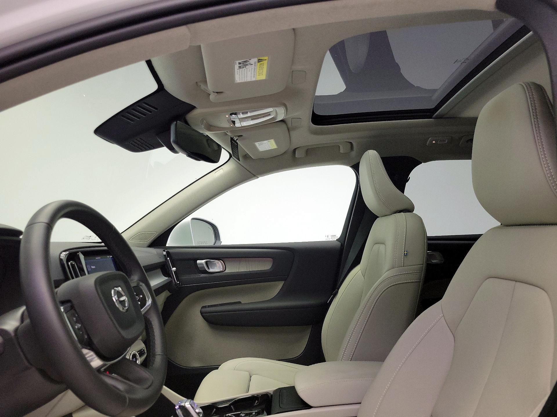 Thumbnail: 2025 Volvo XC40 - 19