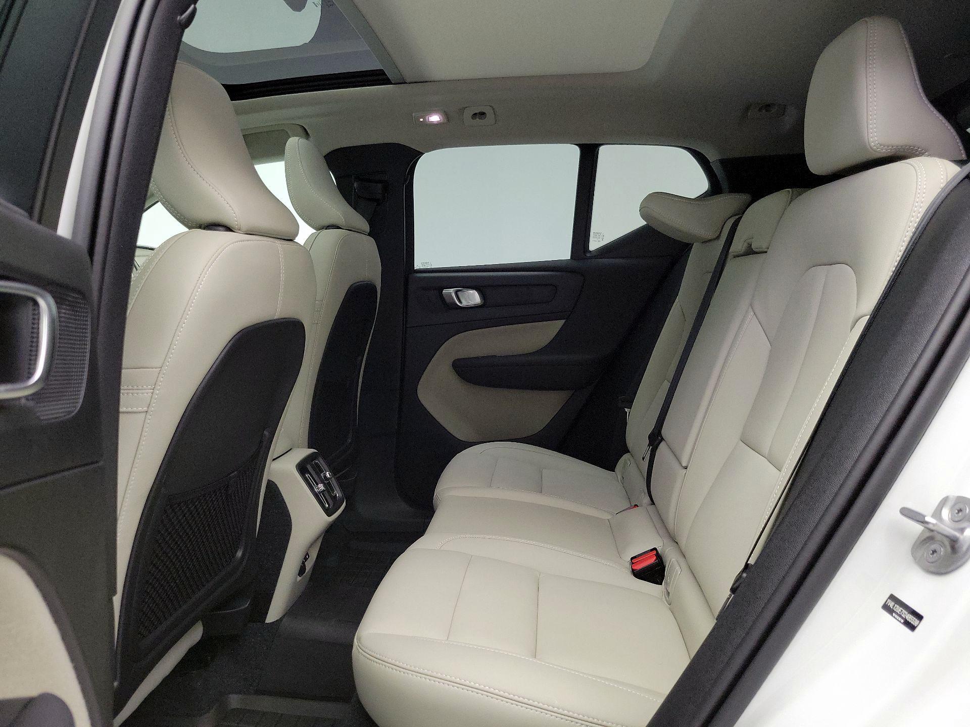 Thumbnail: 2025 Volvo XC40 - 20