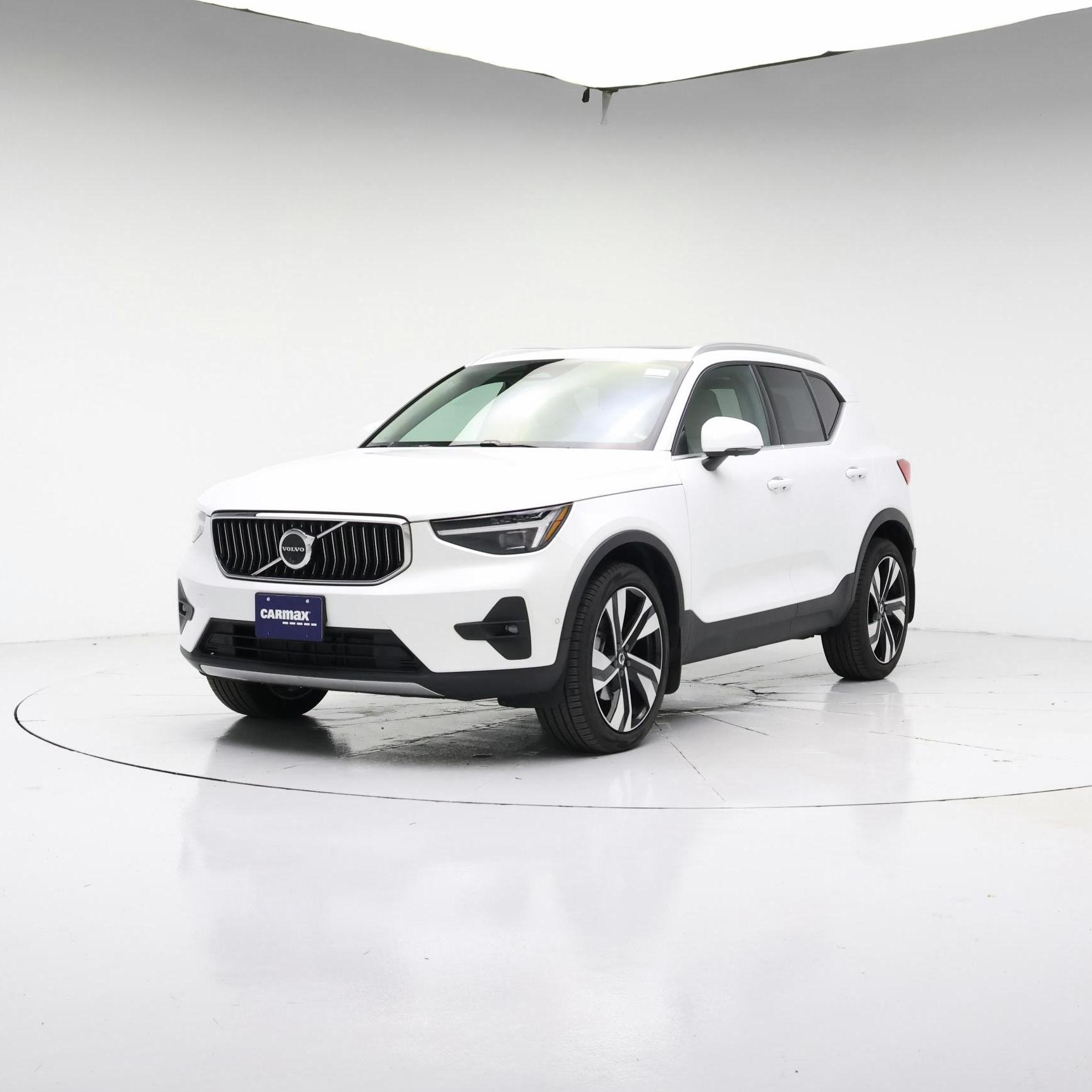 Thumbnail: 2025 Volvo XC40 - 4
