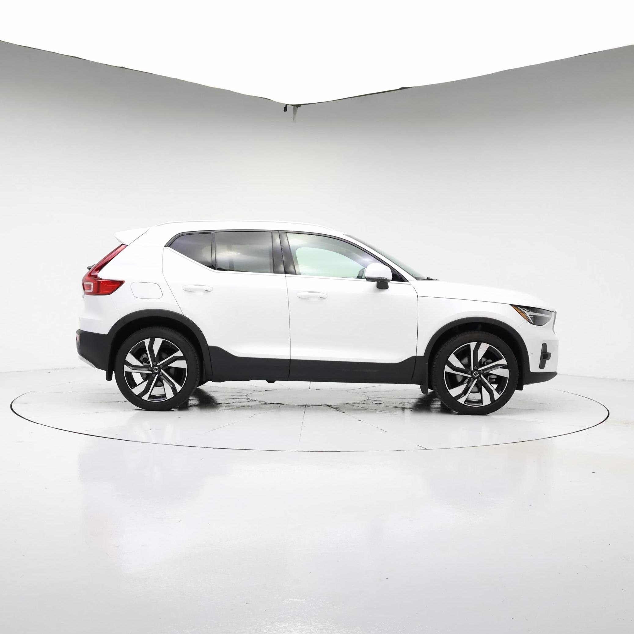 Thumbnail: 2025 Volvo XC40 - 7