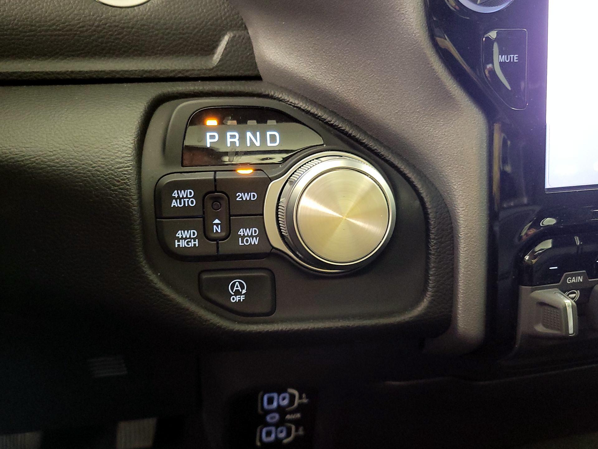 Thumbnail: 2025 RAM 1500 - 18