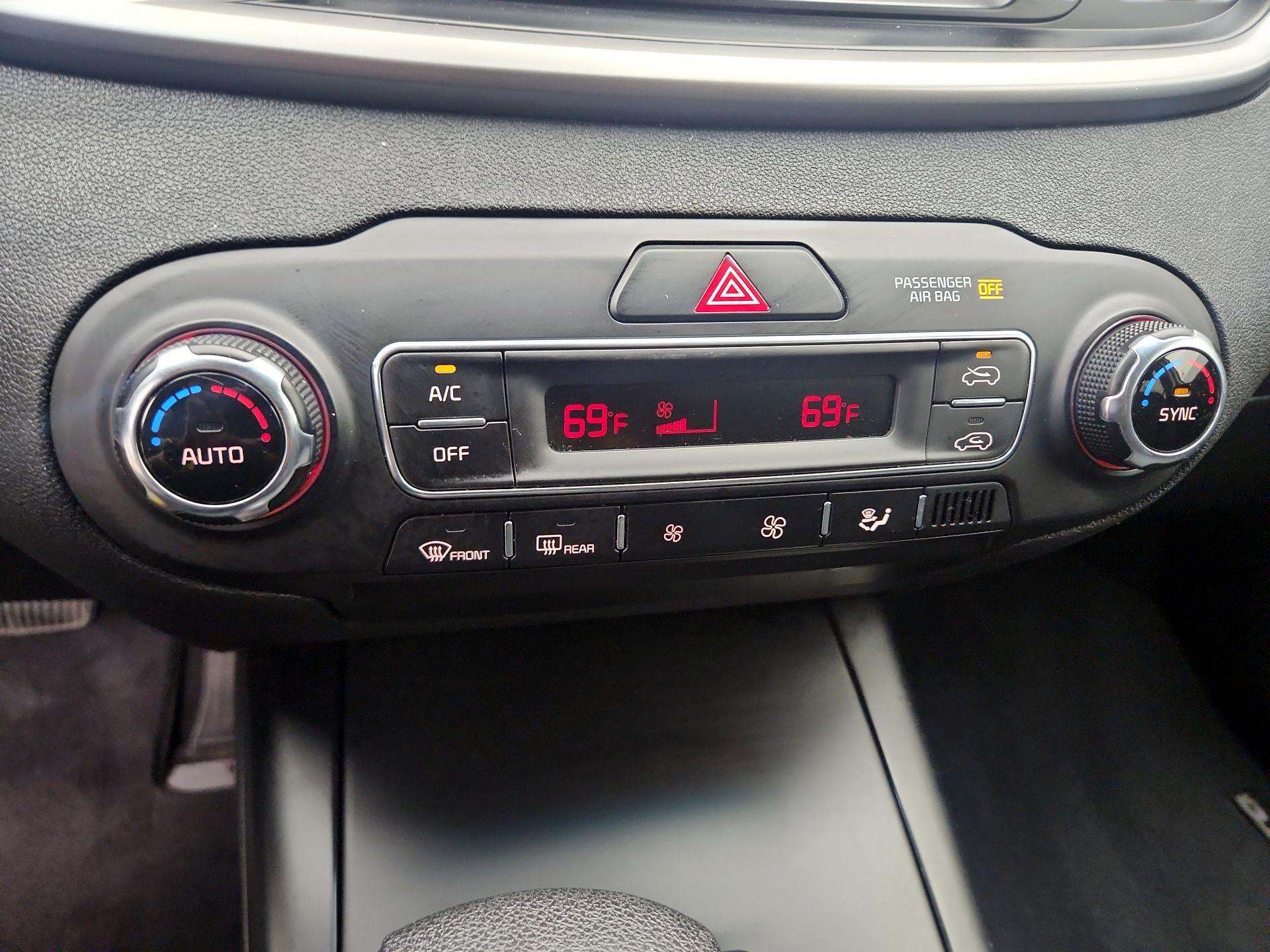 Thumbnail: 2019 Kia Sorento - 16
