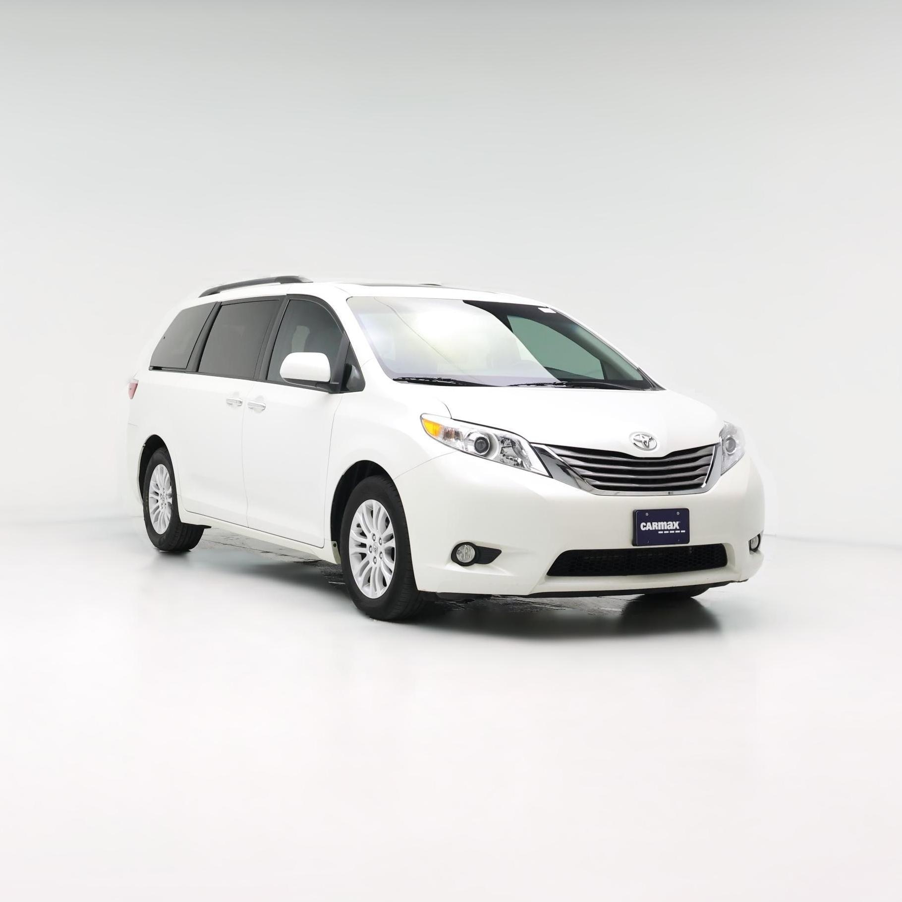 Thumbnail: 2015 Toyota Sienna - 1
