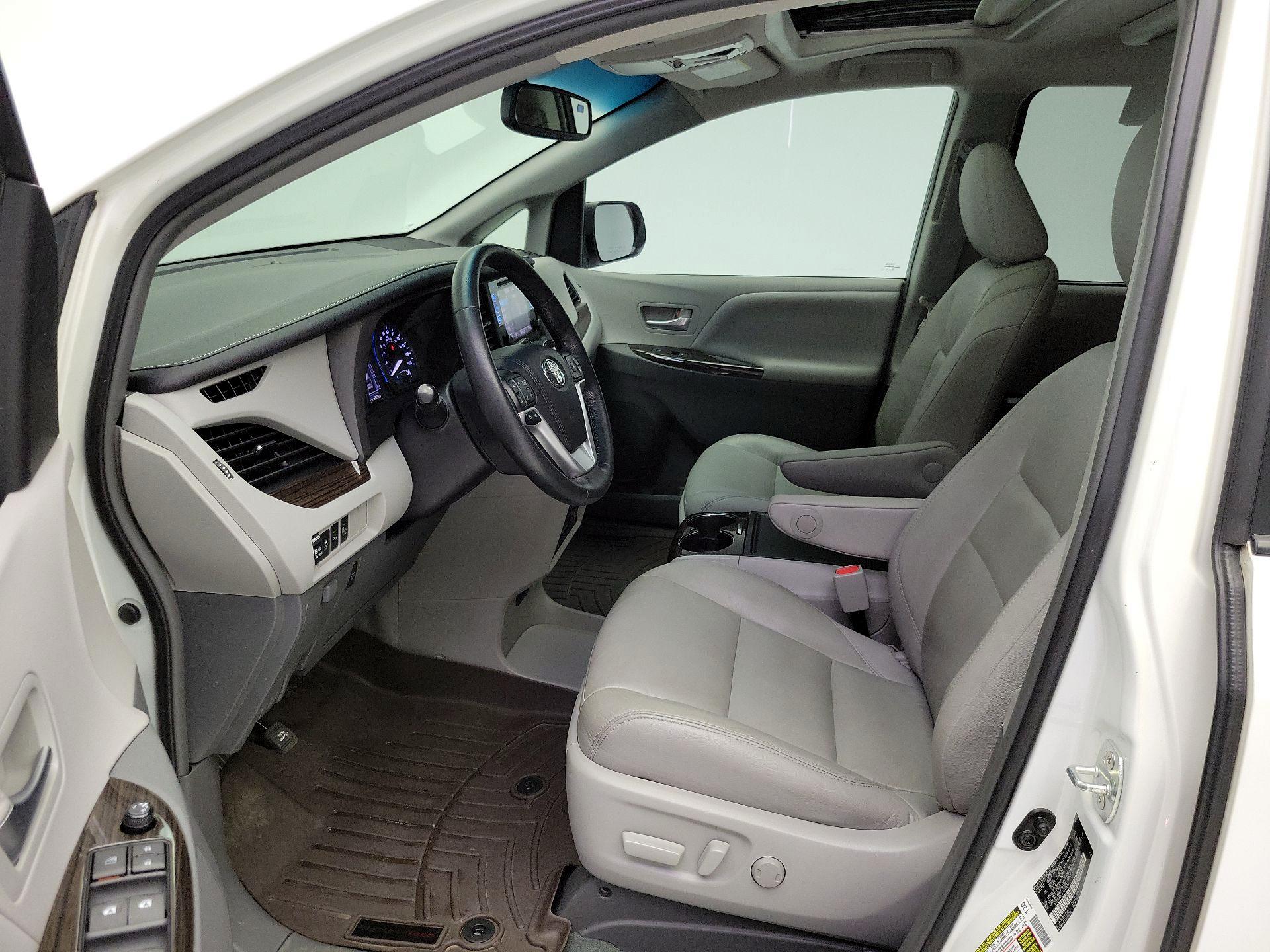 Thumbnail: 2015 Toyota Sienna - 11