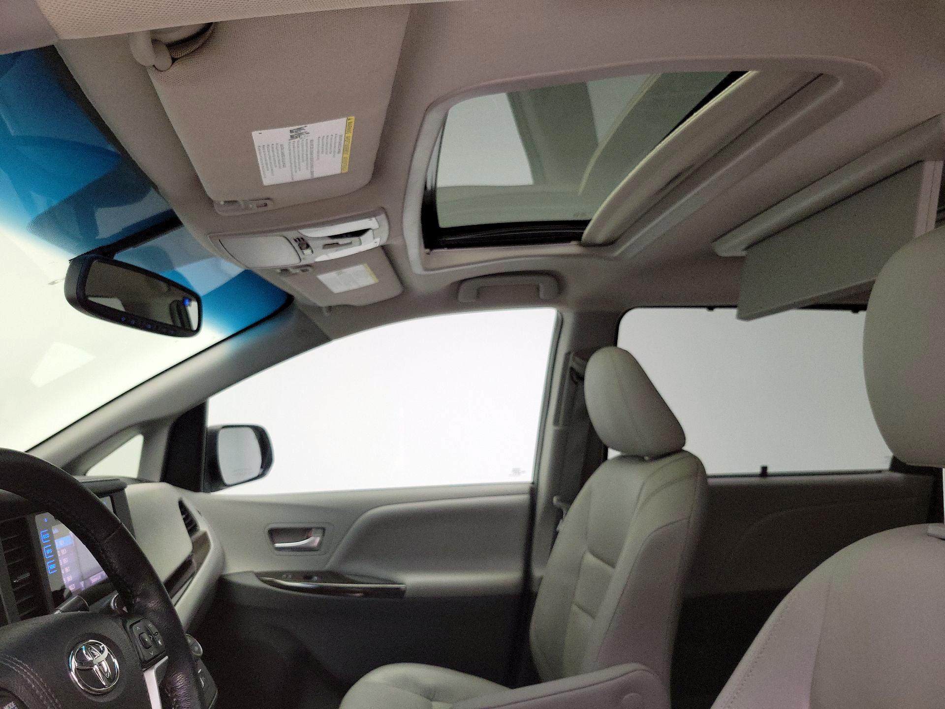 Thumbnail: 2015 Toyota Sienna - 19