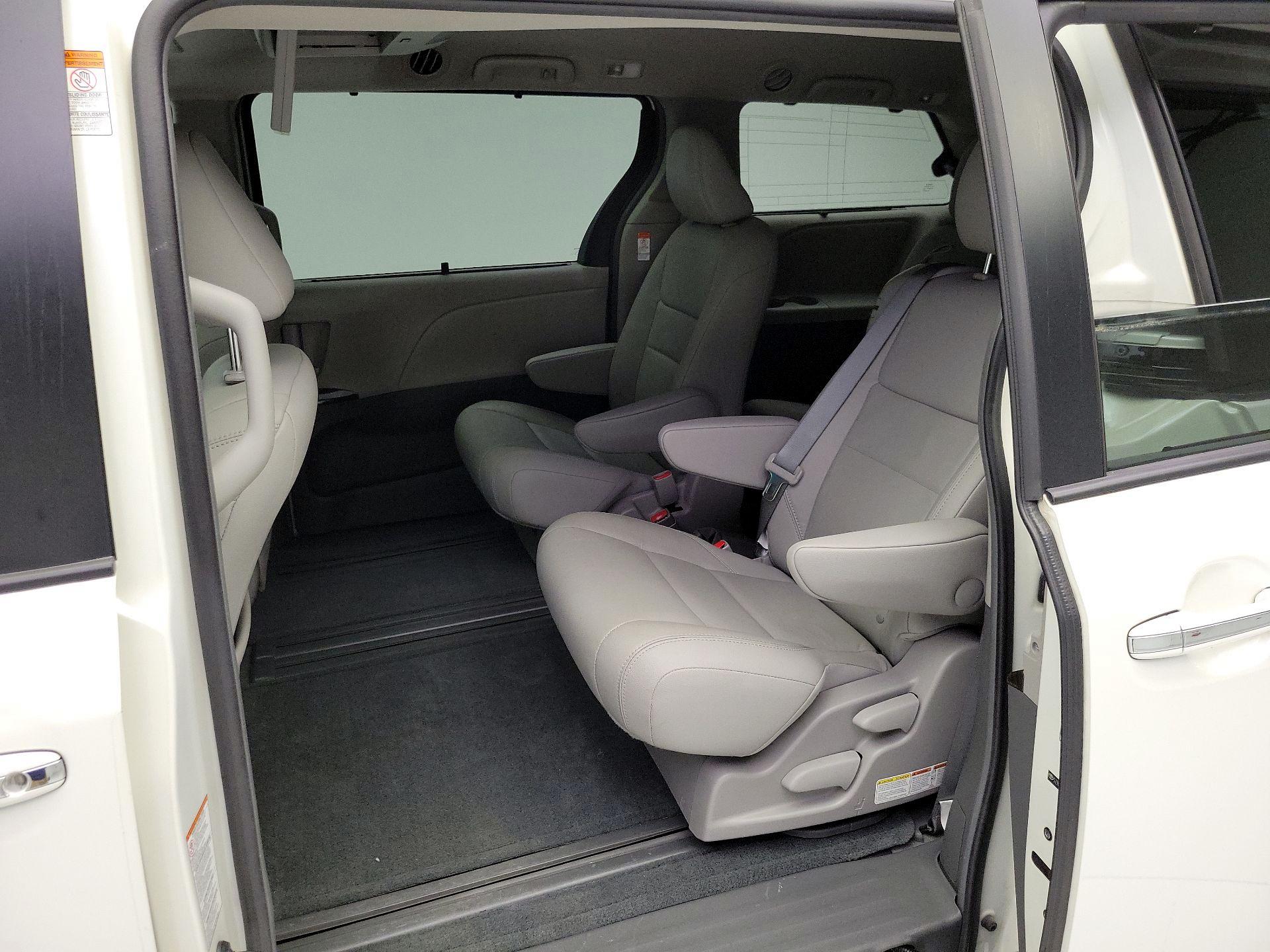 Thumbnail: 2015 Toyota Sienna - 20