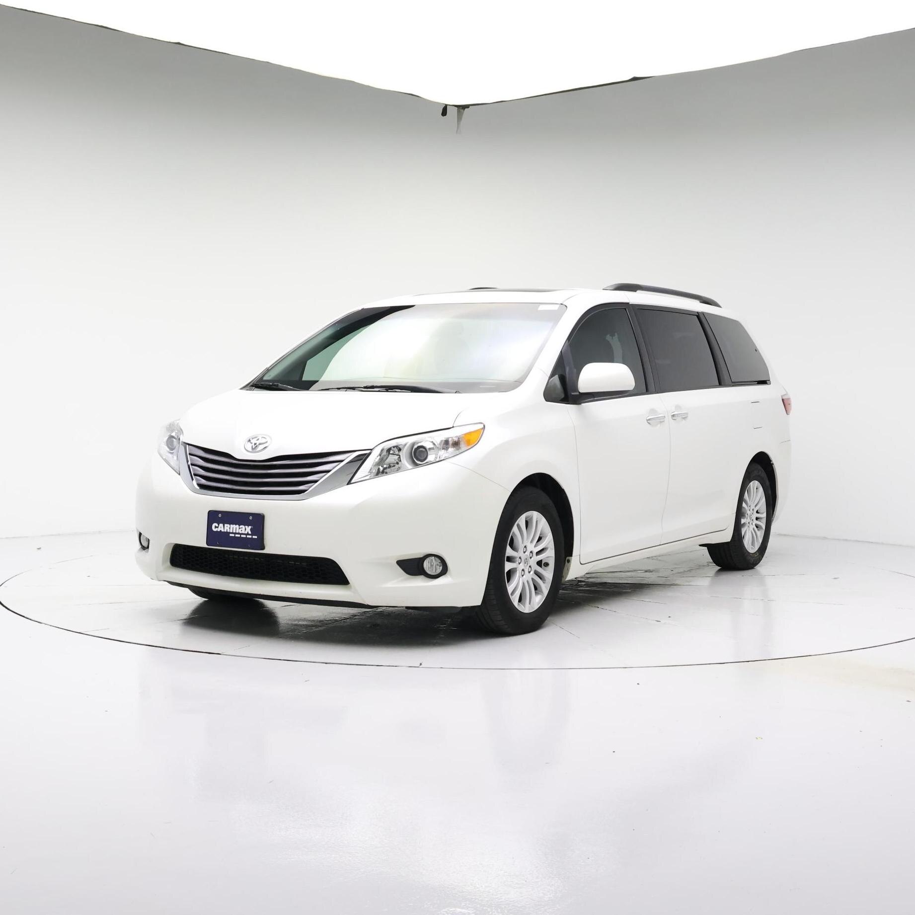 Thumbnail: 2015 Toyota Sienna - 4
