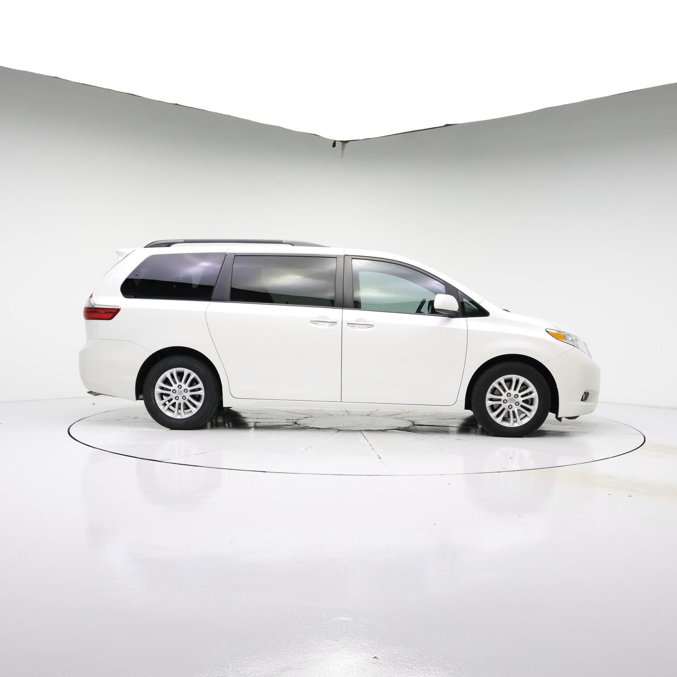 Thumbnail: 2015 Toyota Sienna - 7