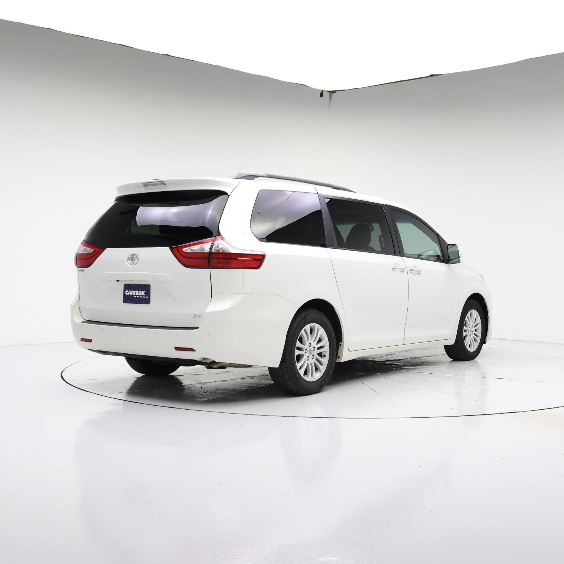 Thumbnail: 2015 Toyota Sienna - 8