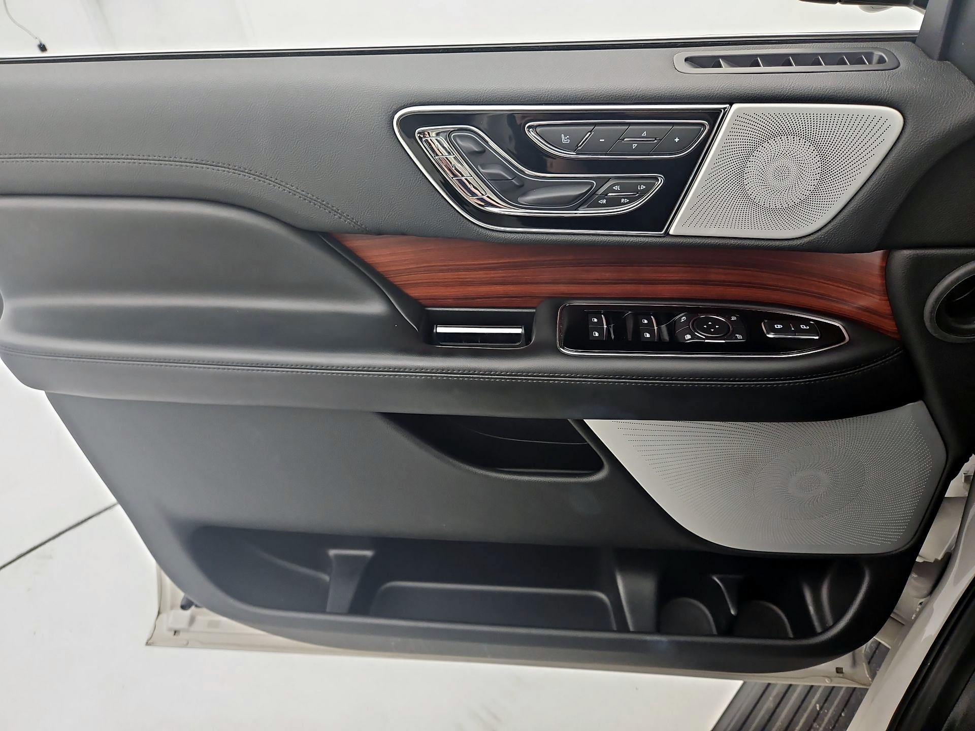 Thumbnail: 2020 Lincoln Navigator - 12