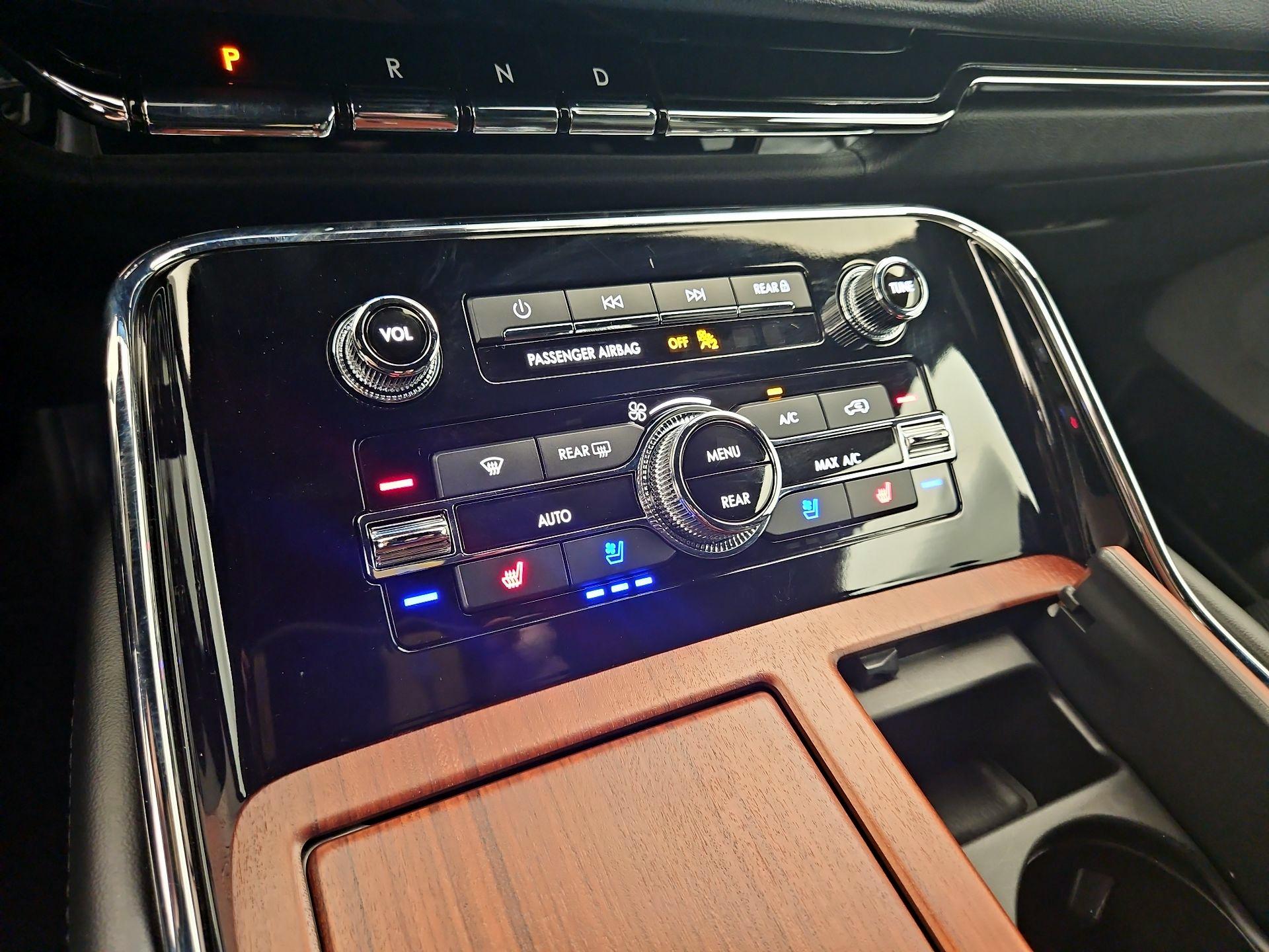 Thumbnail: 2020 Lincoln Navigator - 17