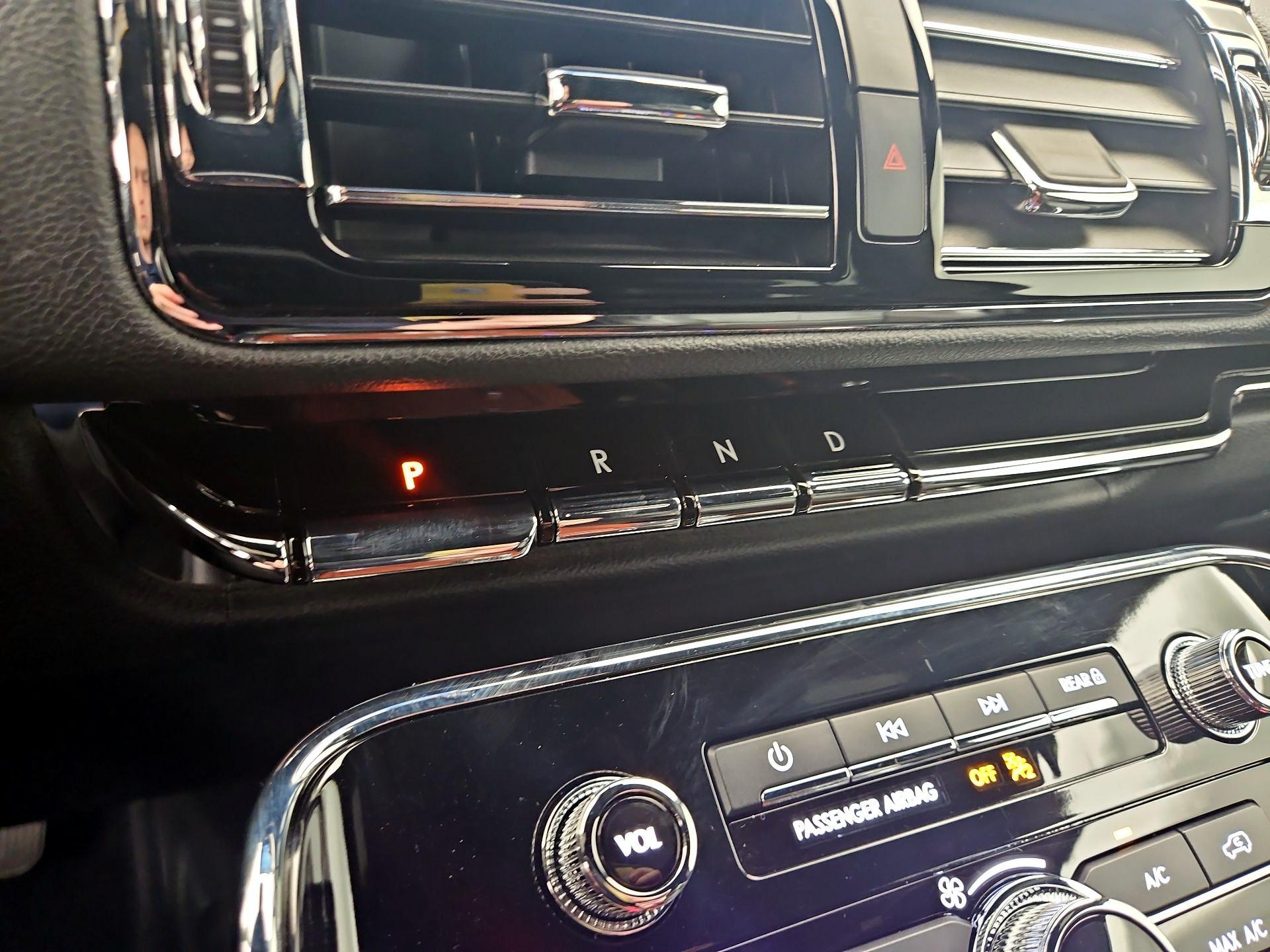 Thumbnail: 2020 Lincoln Navigator - 18