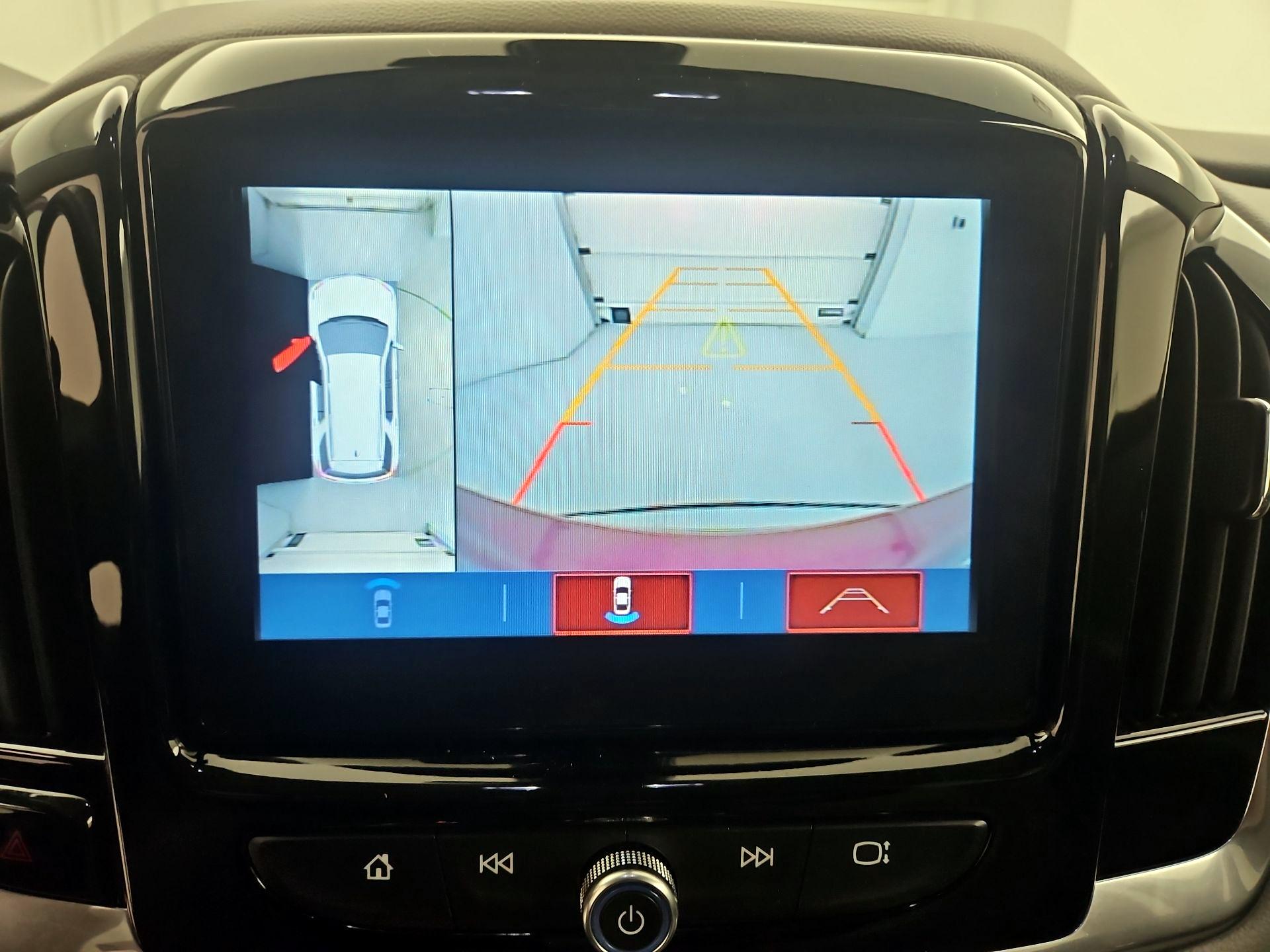 Thumbnail: 2019 Chevrolet Traverse - 14