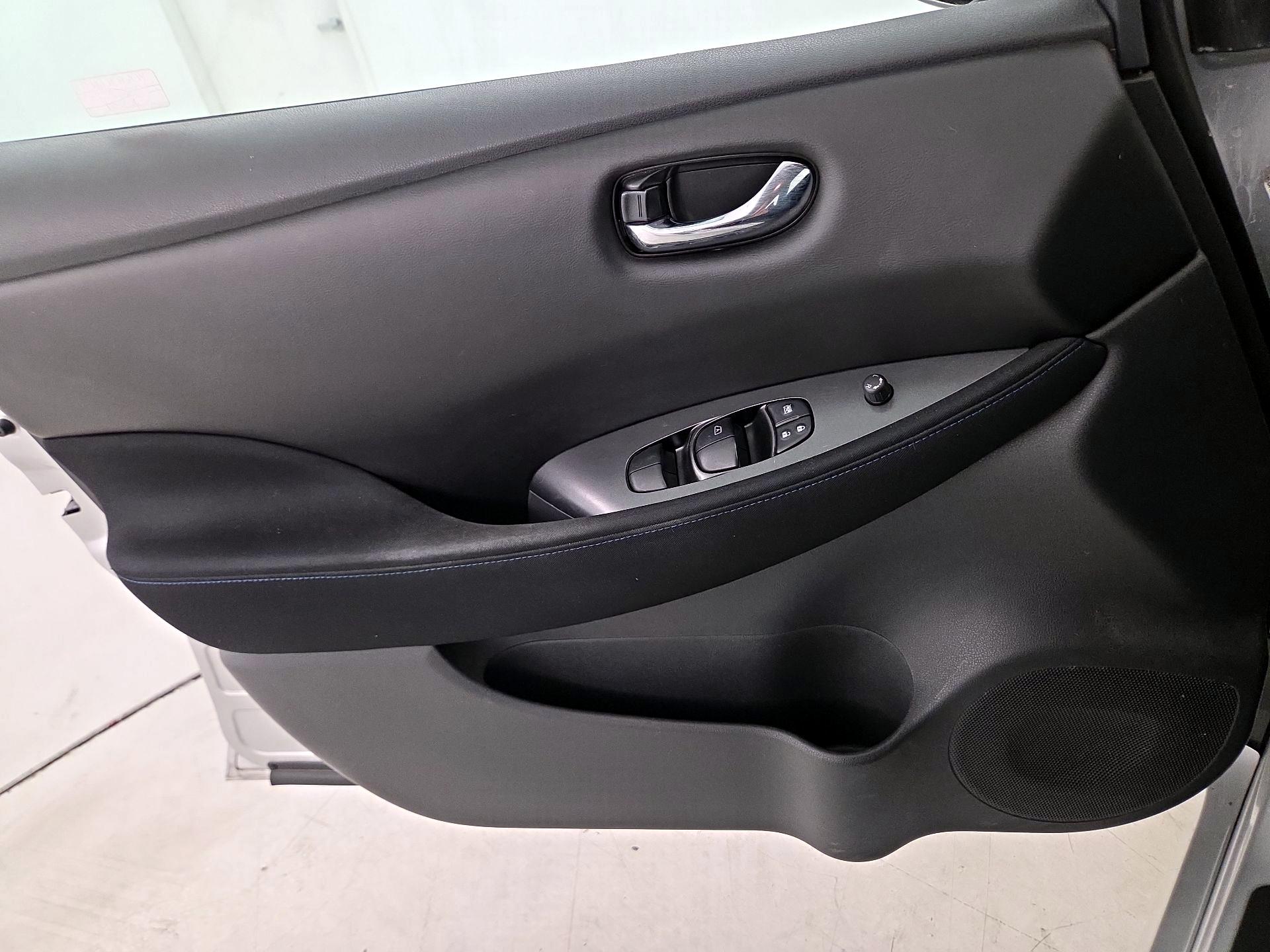 Thumbnail: 2019 Nissan Leaf - 12