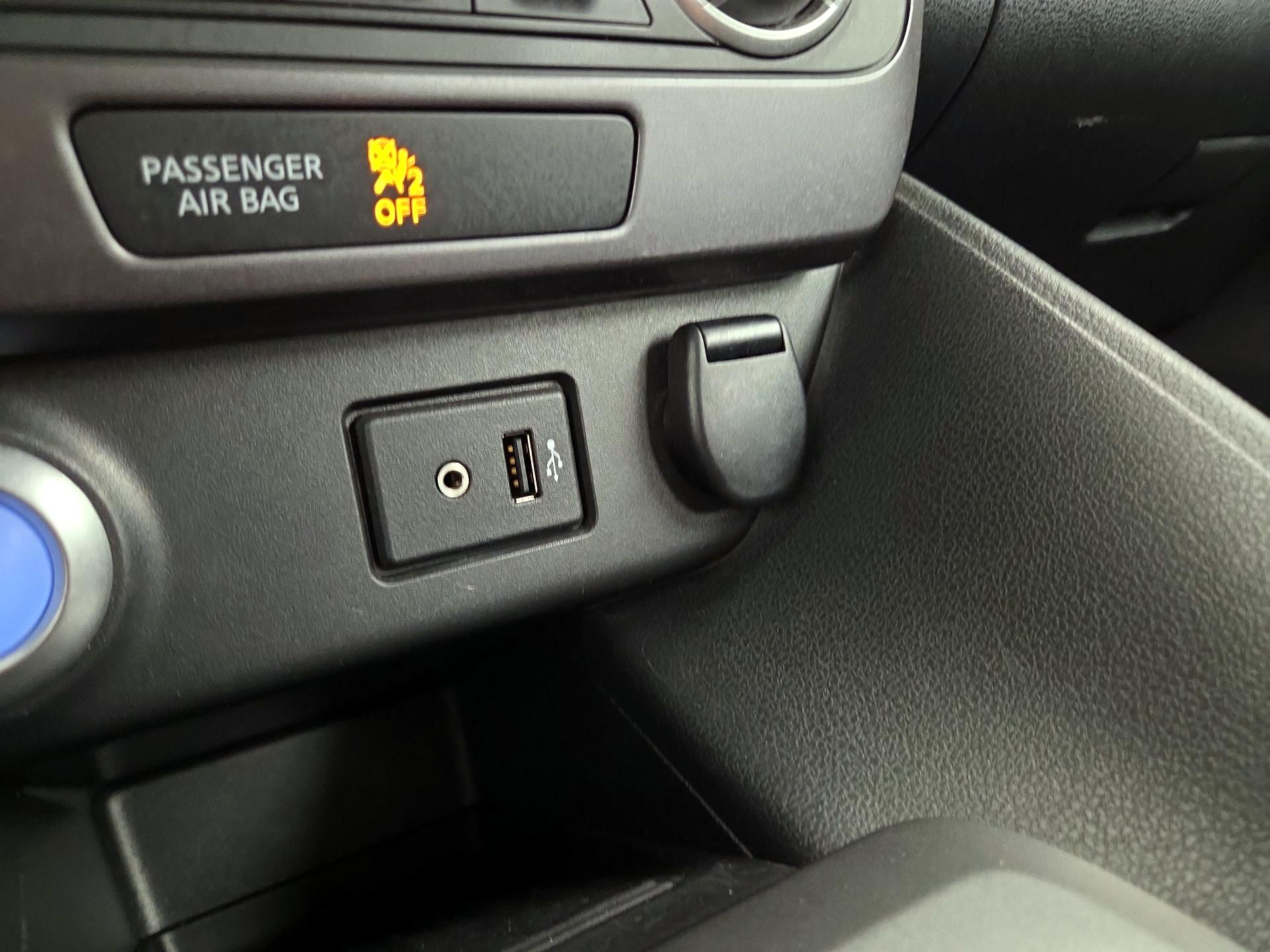 Thumbnail: 2019 Nissan Leaf - 18