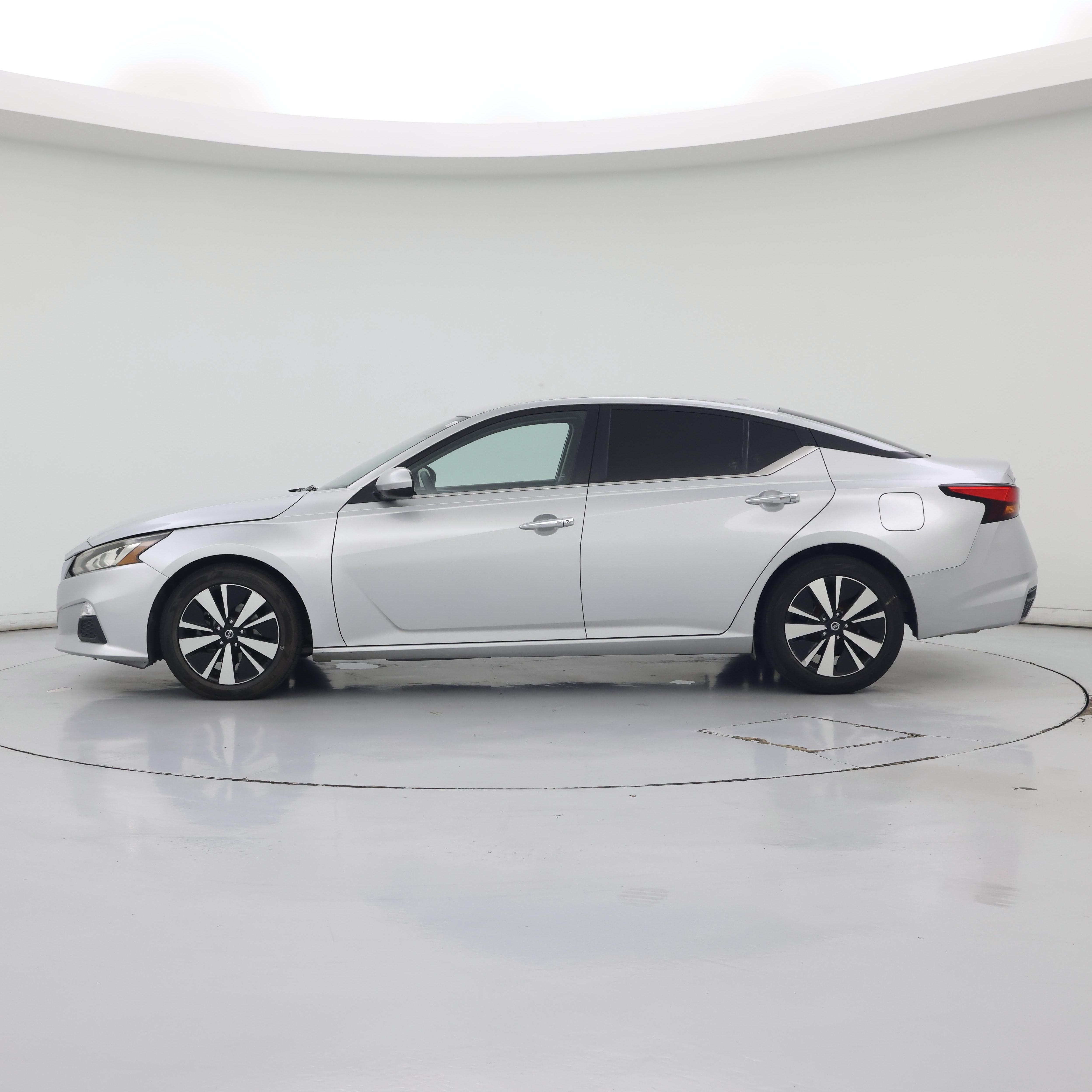 Thumbnail: 2021 Nissan Altima - 3