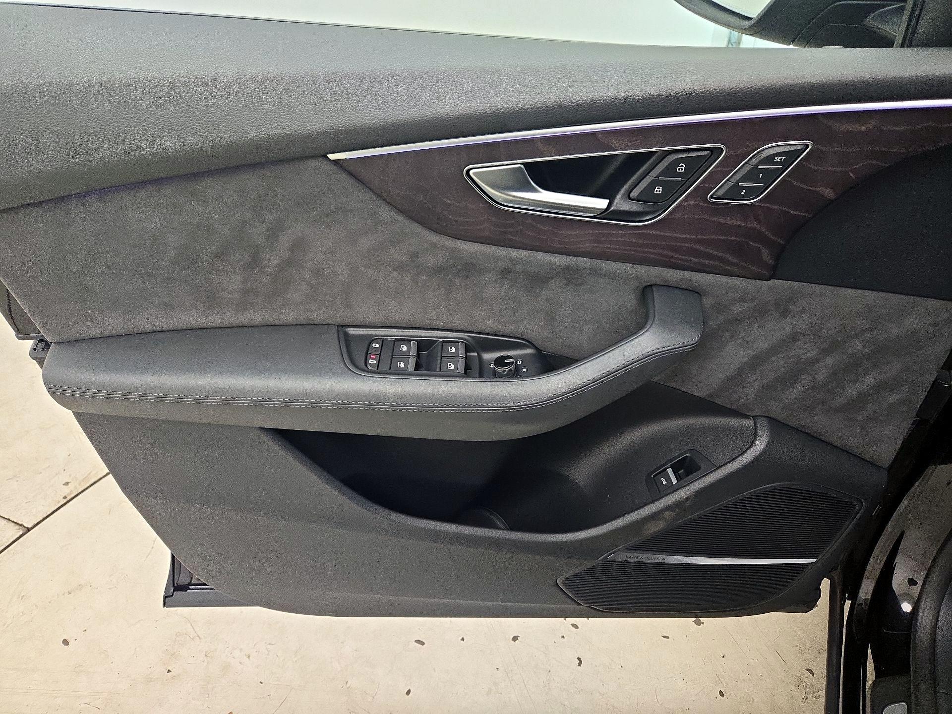 Thumbnail: 2019 Audi Q8 - 12