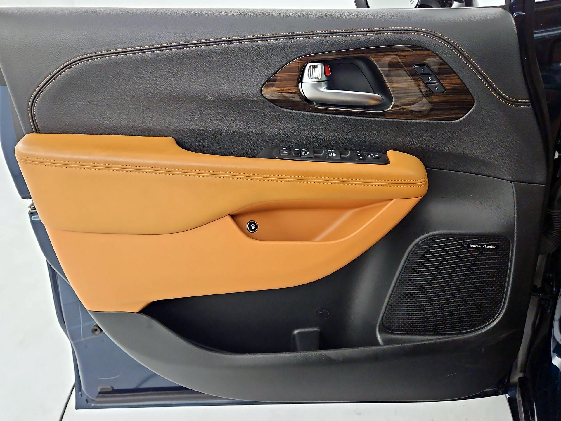 Thumbnail: 2023 Chrysler Pacifica - 10
