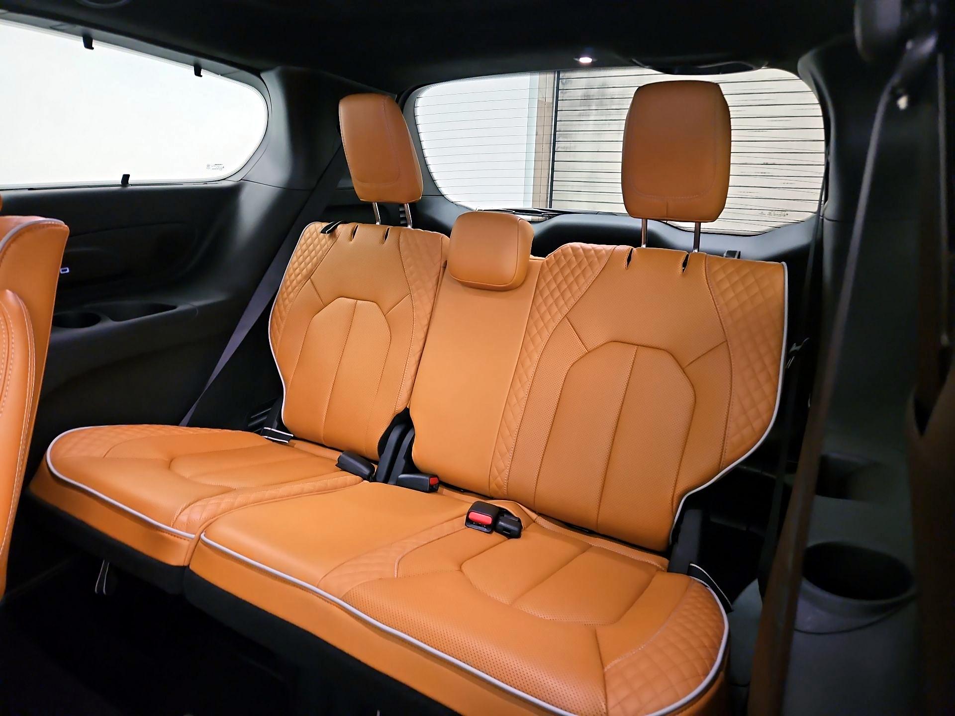 Thumbnail: 2023 Chrysler Pacifica - 20