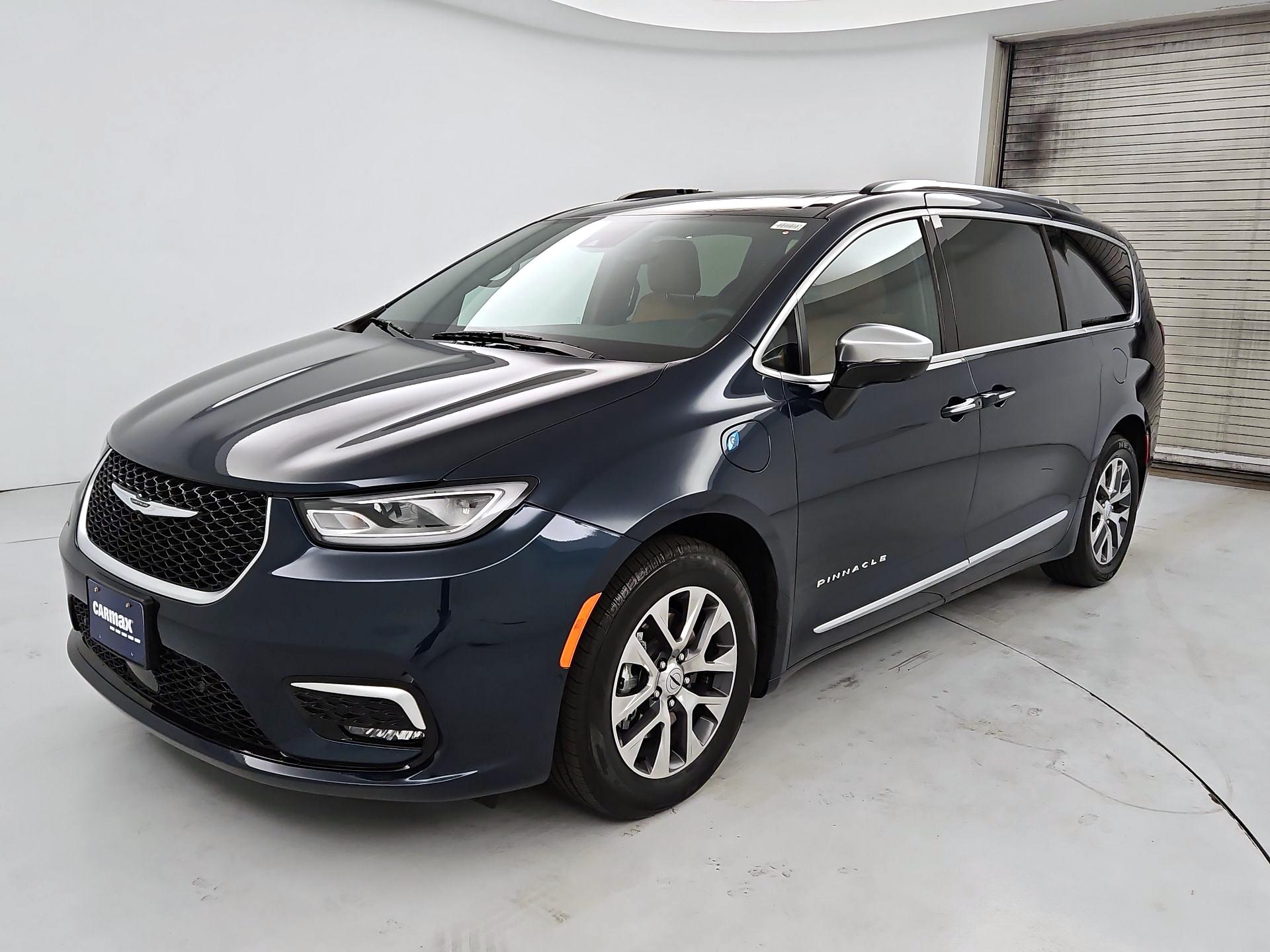 Thumbnail: 2023 Chrysler Pacifica - 3