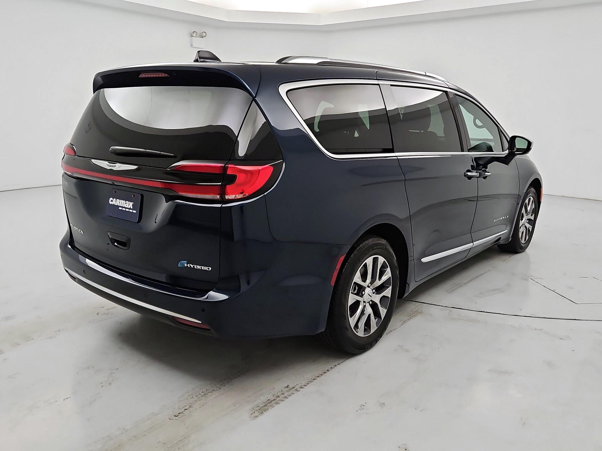 Thumbnail: 2023 Chrysler Pacifica - 5