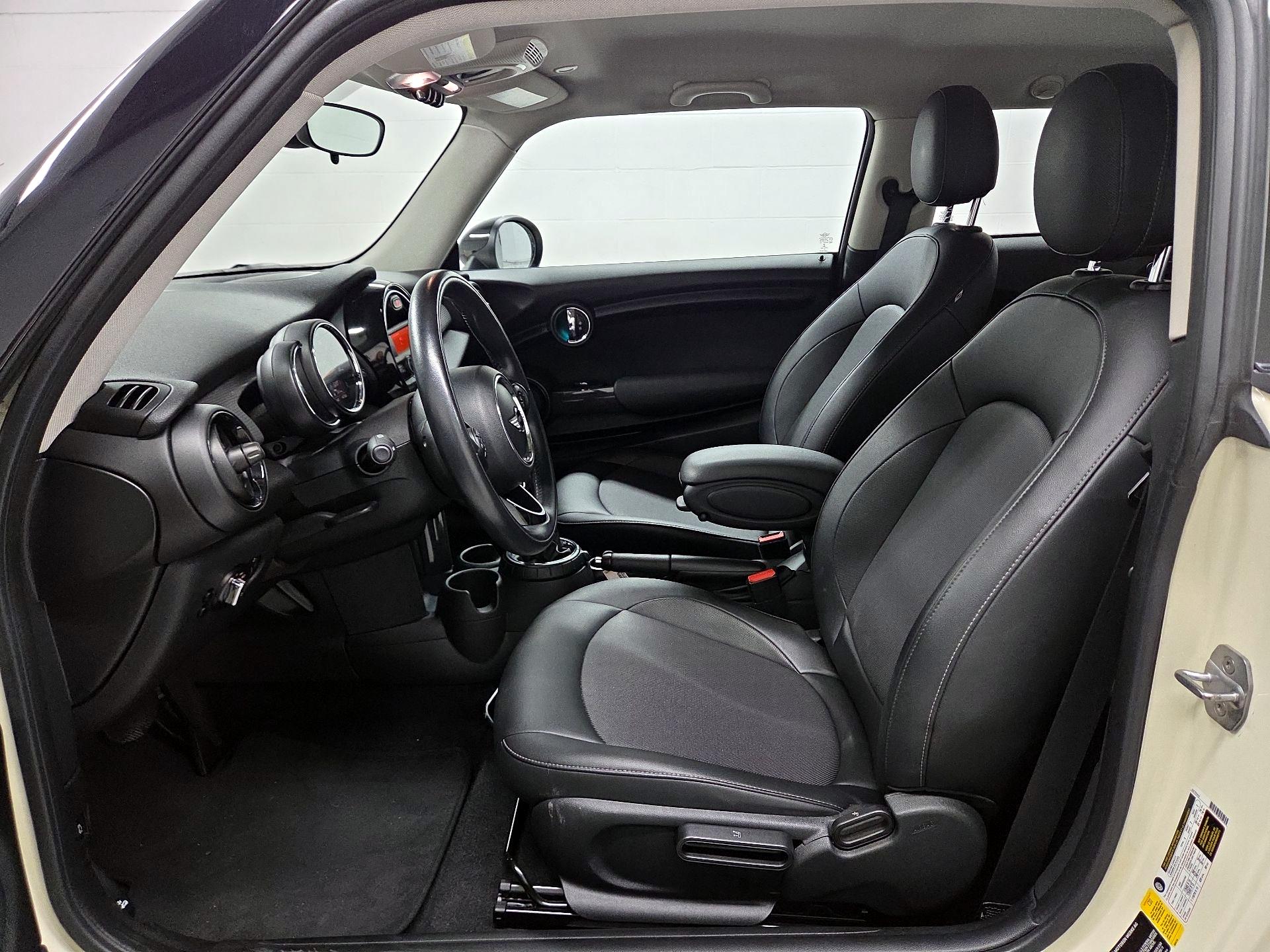 Thumbnail: 2015 MINI Cooper Hardtop - 11