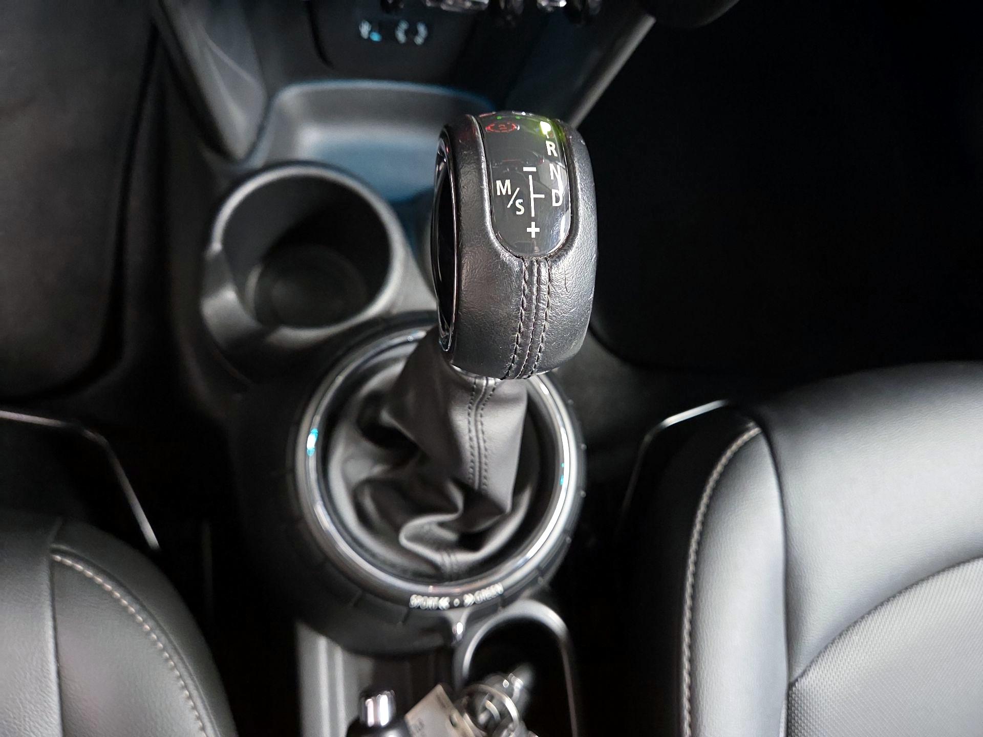 Thumbnail: 2015 MINI Cooper Hardtop - 16