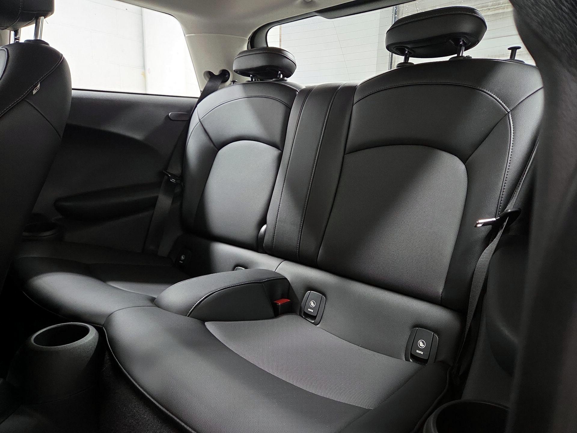 Thumbnail: 2015 MINI Cooper Hardtop - 18