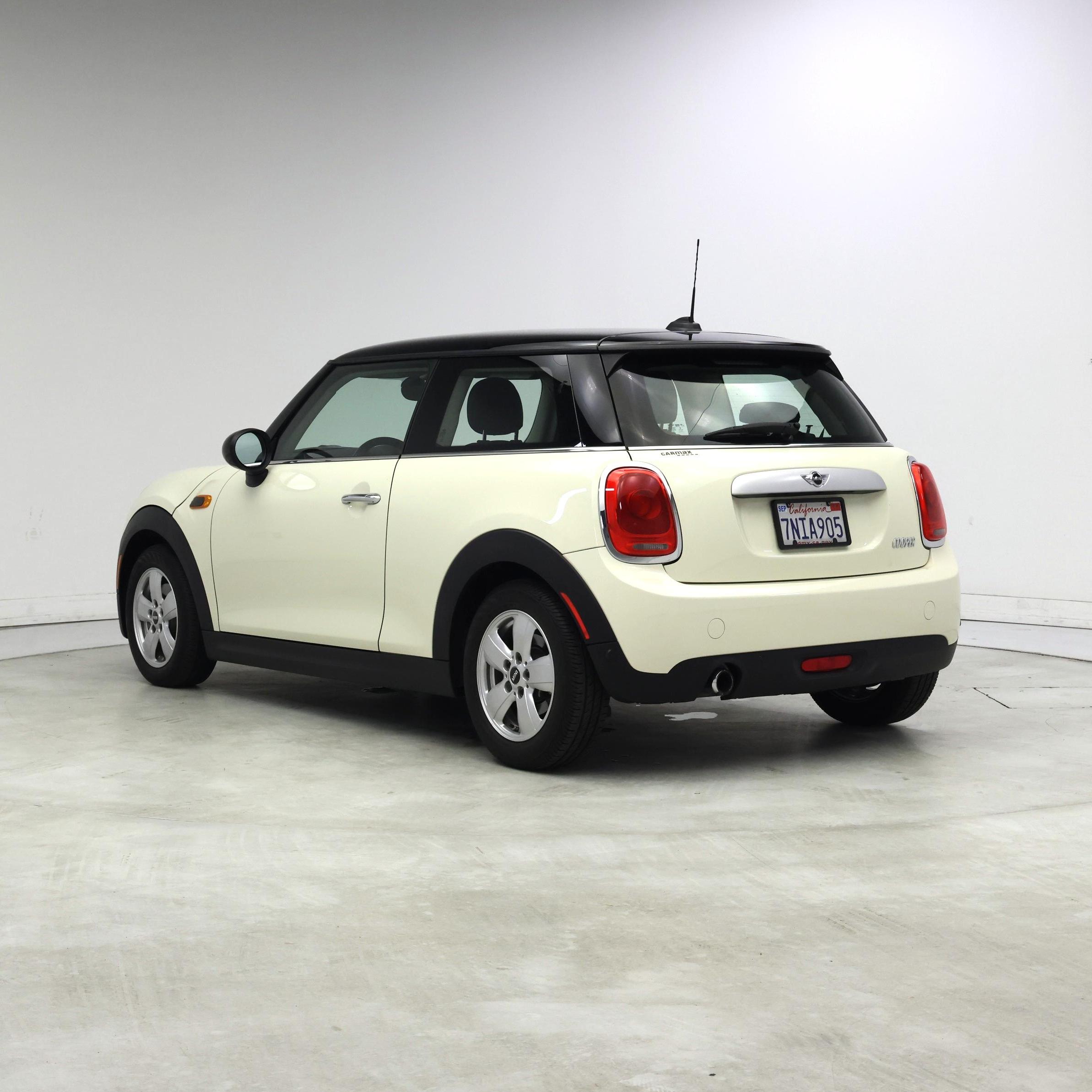 Thumbnail: 2015 MINI Cooper Hardtop - 2