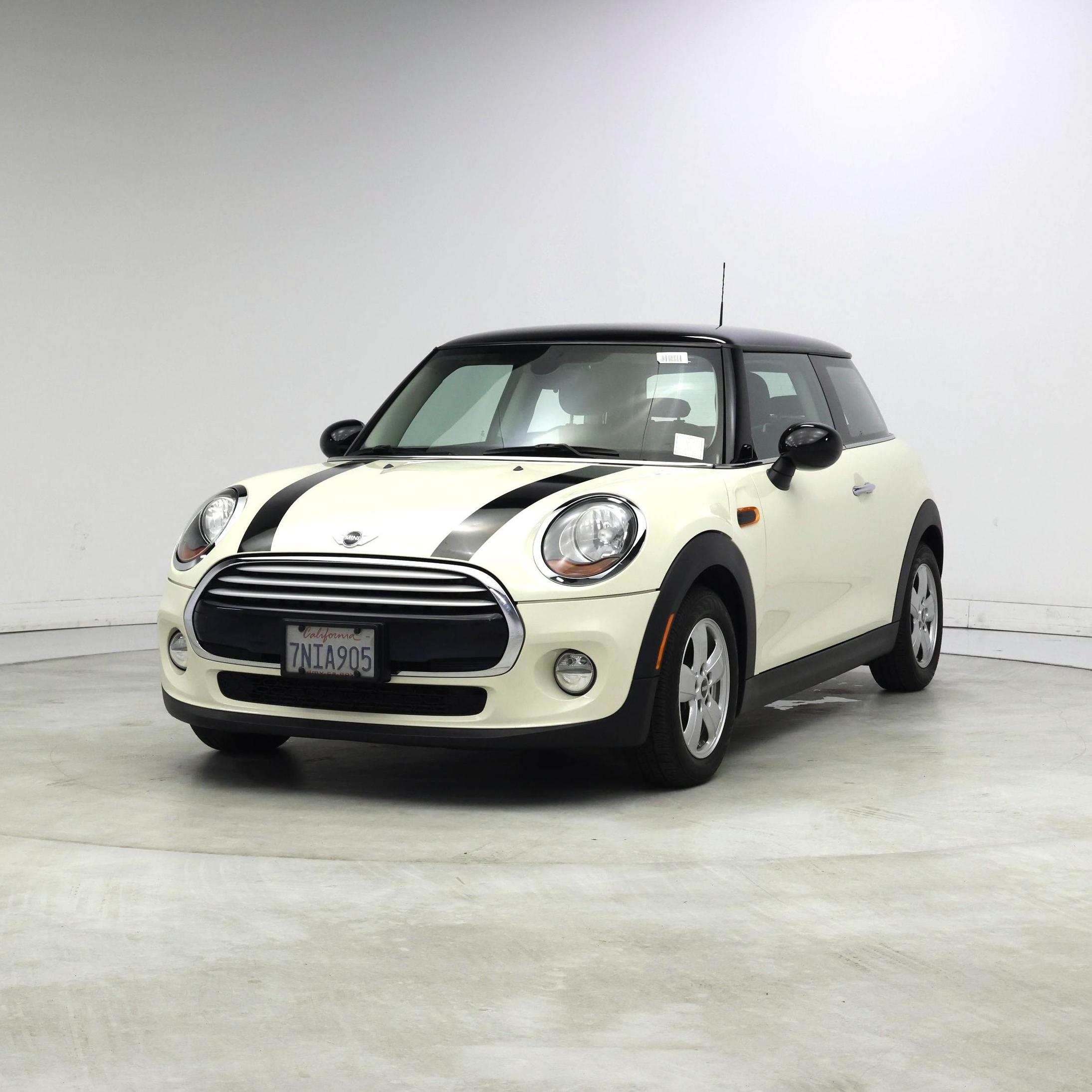 Thumbnail: 2015 MINI Cooper Hardtop - 4