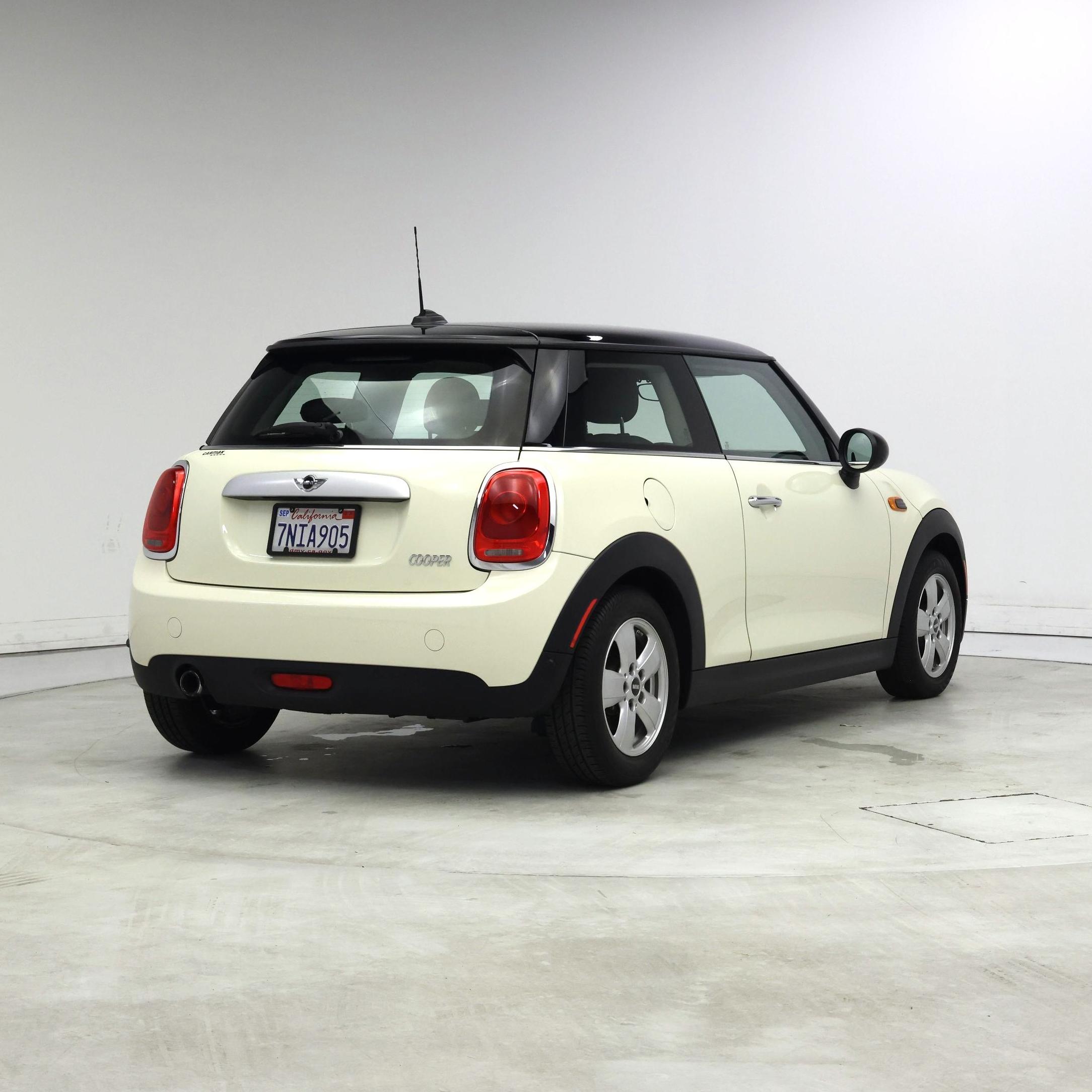 Thumbnail: 2015 MINI Cooper Hardtop - 8
