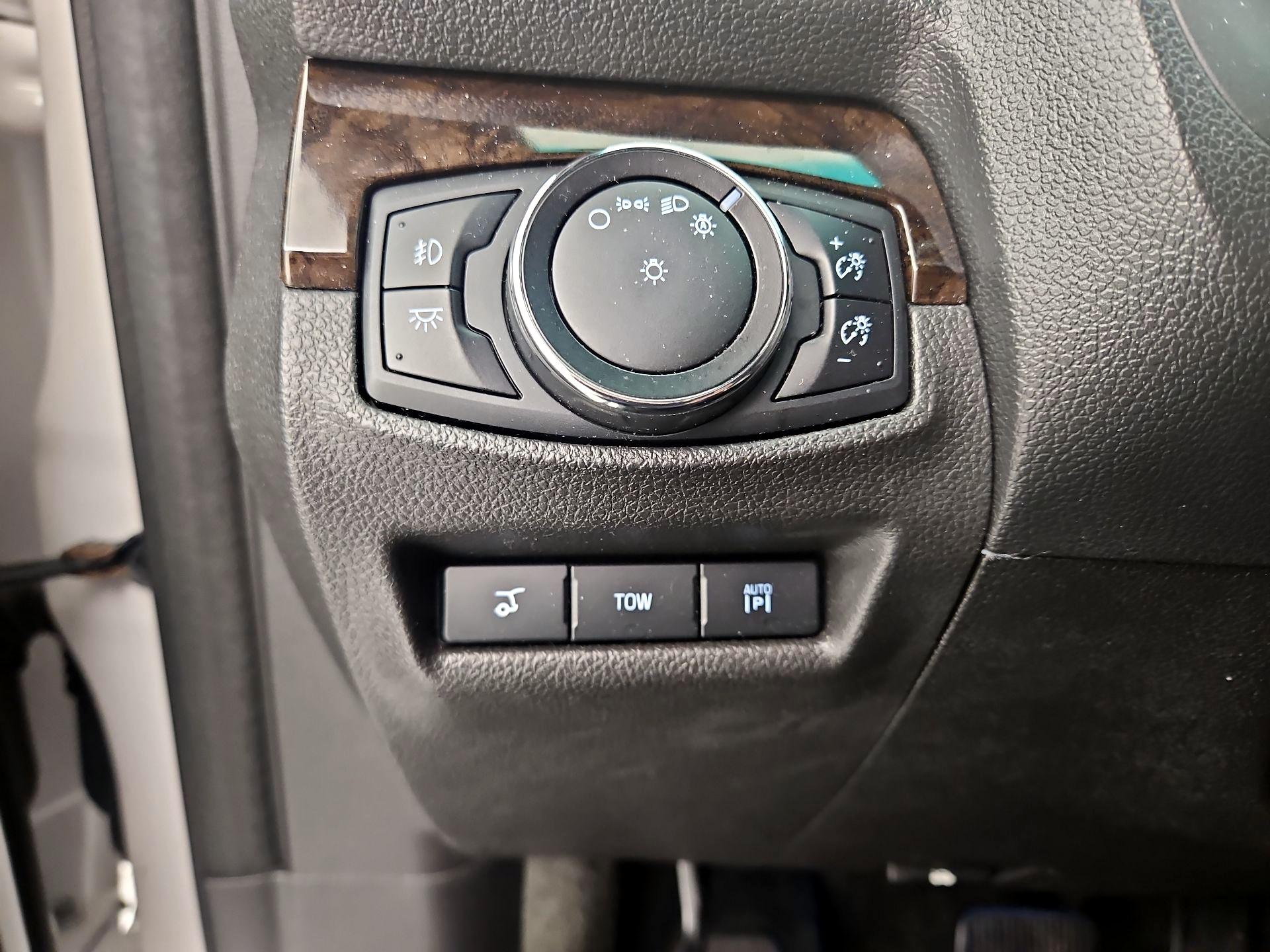 Thumbnail: 2014 Ford Explorer - 13