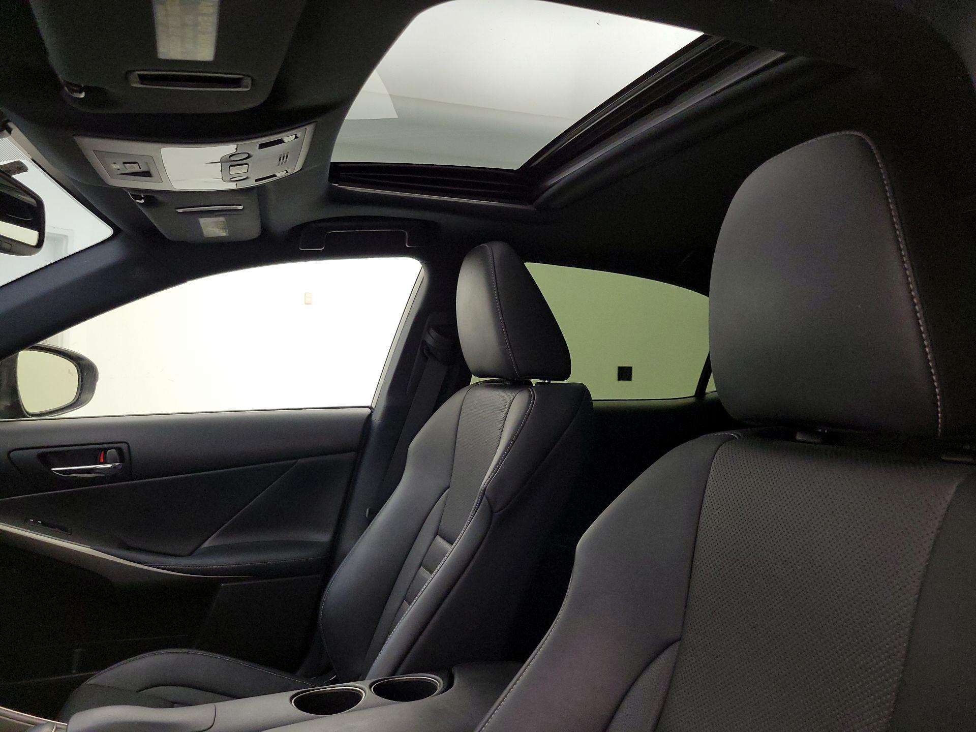 Thumbnail: 2014 Lexus IS - 18
