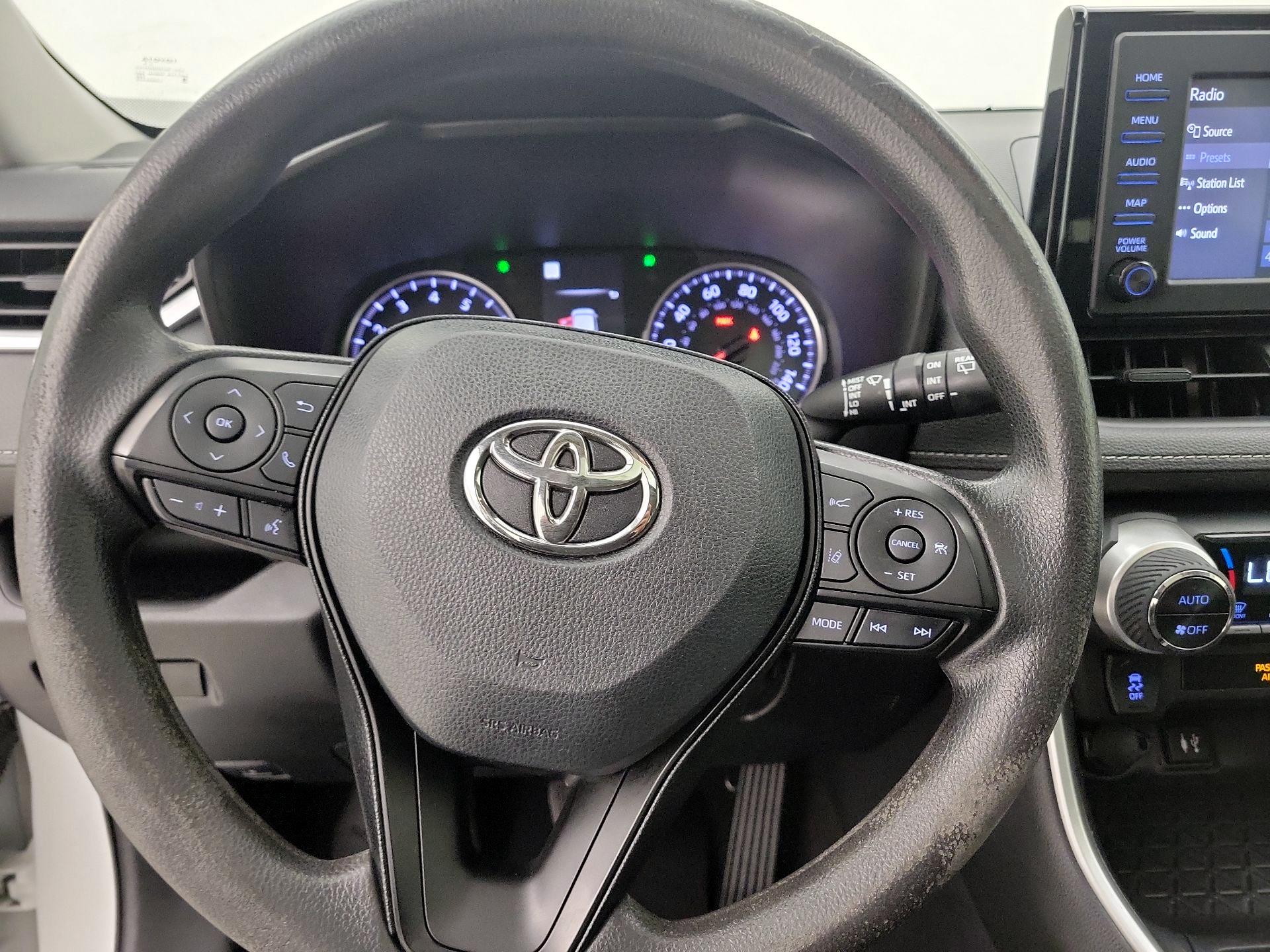 Thumbnail: 2019 Toyota RAV4 - 10