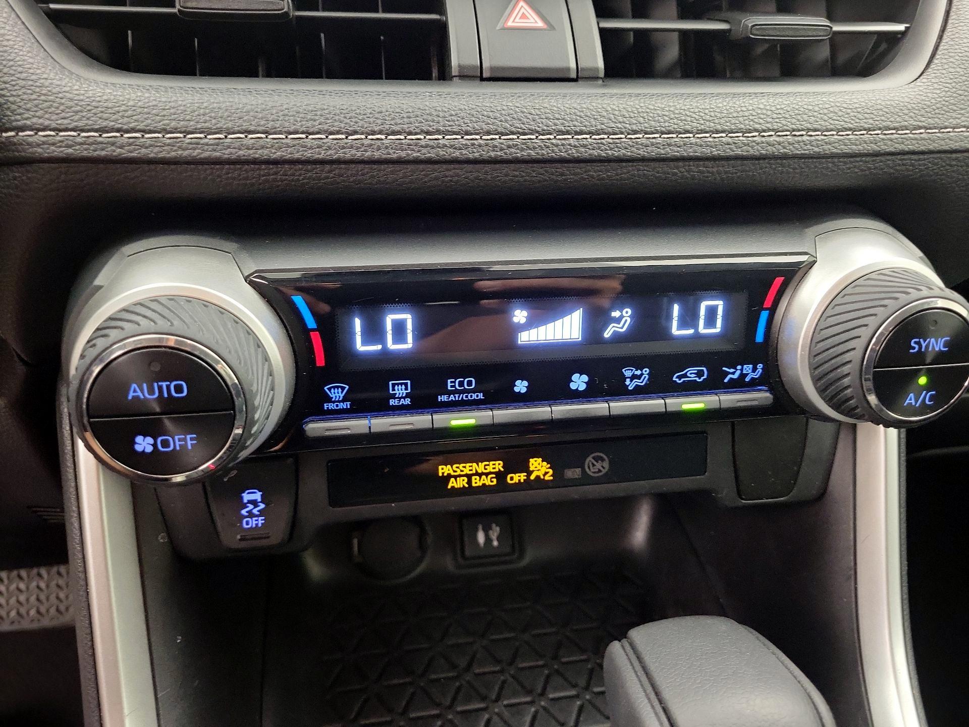 Thumbnail: 2019 Toyota RAV4 - 16