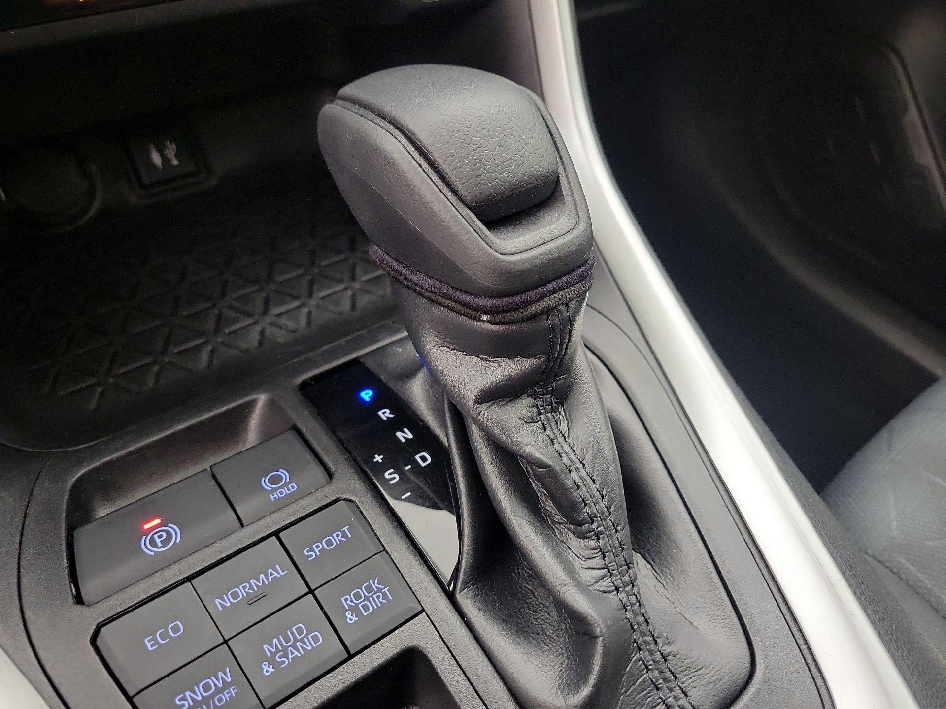 Thumbnail: 2019 Toyota RAV4 - 17