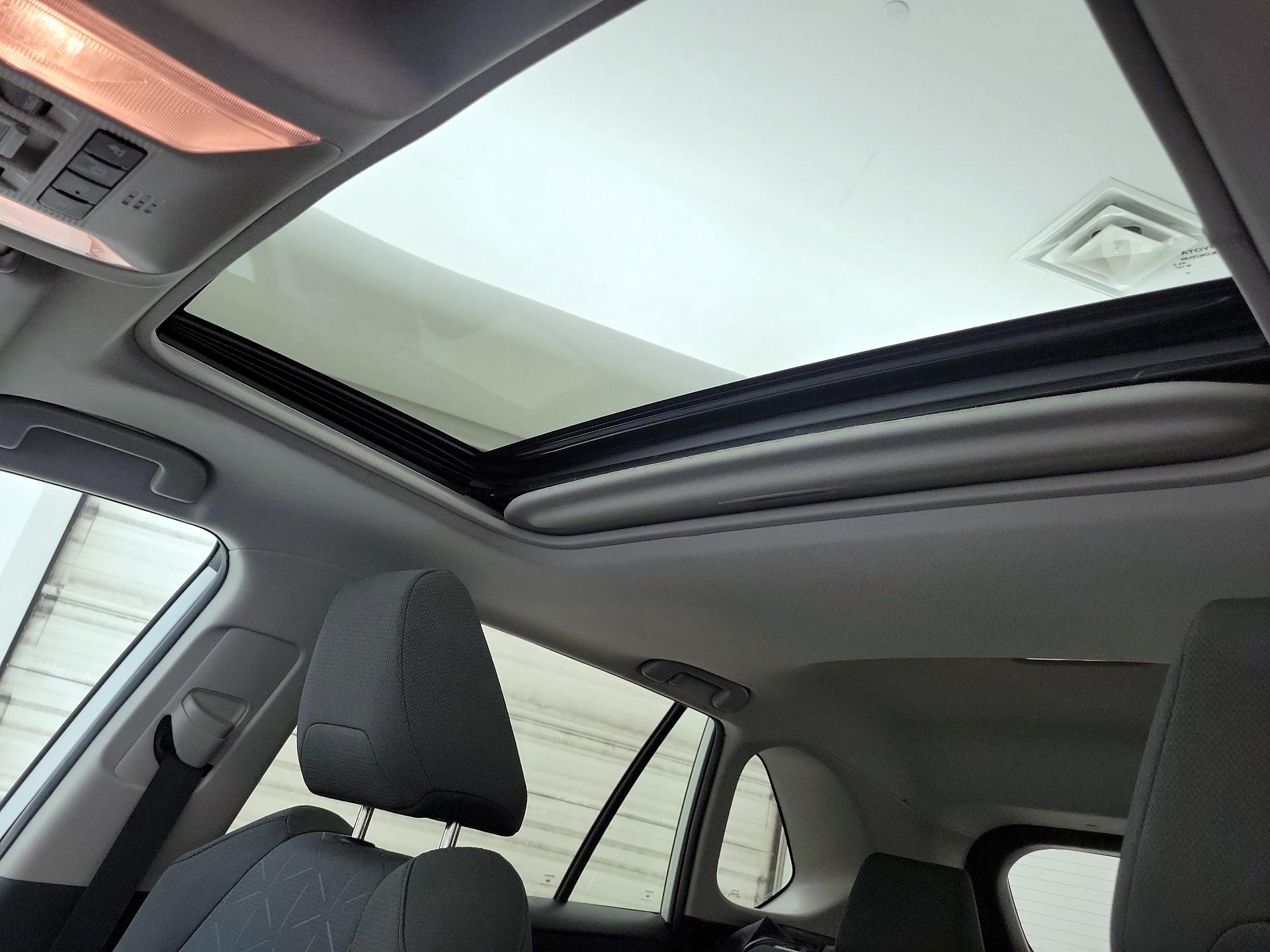 Thumbnail: 2019 Toyota RAV4 - 19