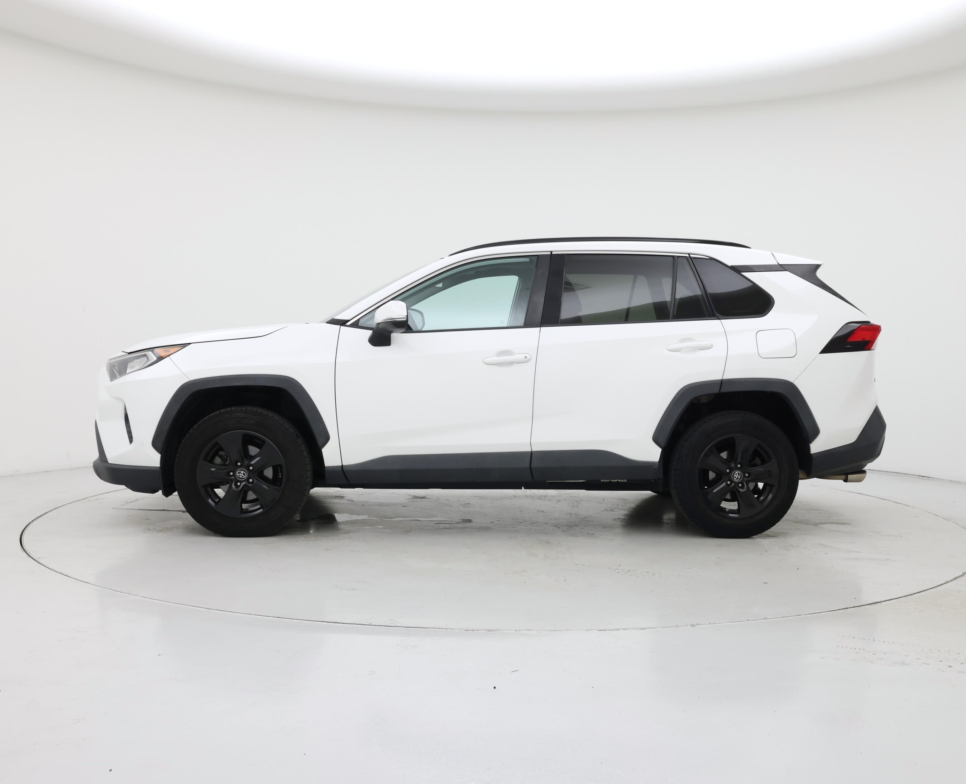 Thumbnail: 2019 Toyota RAV4 - 3