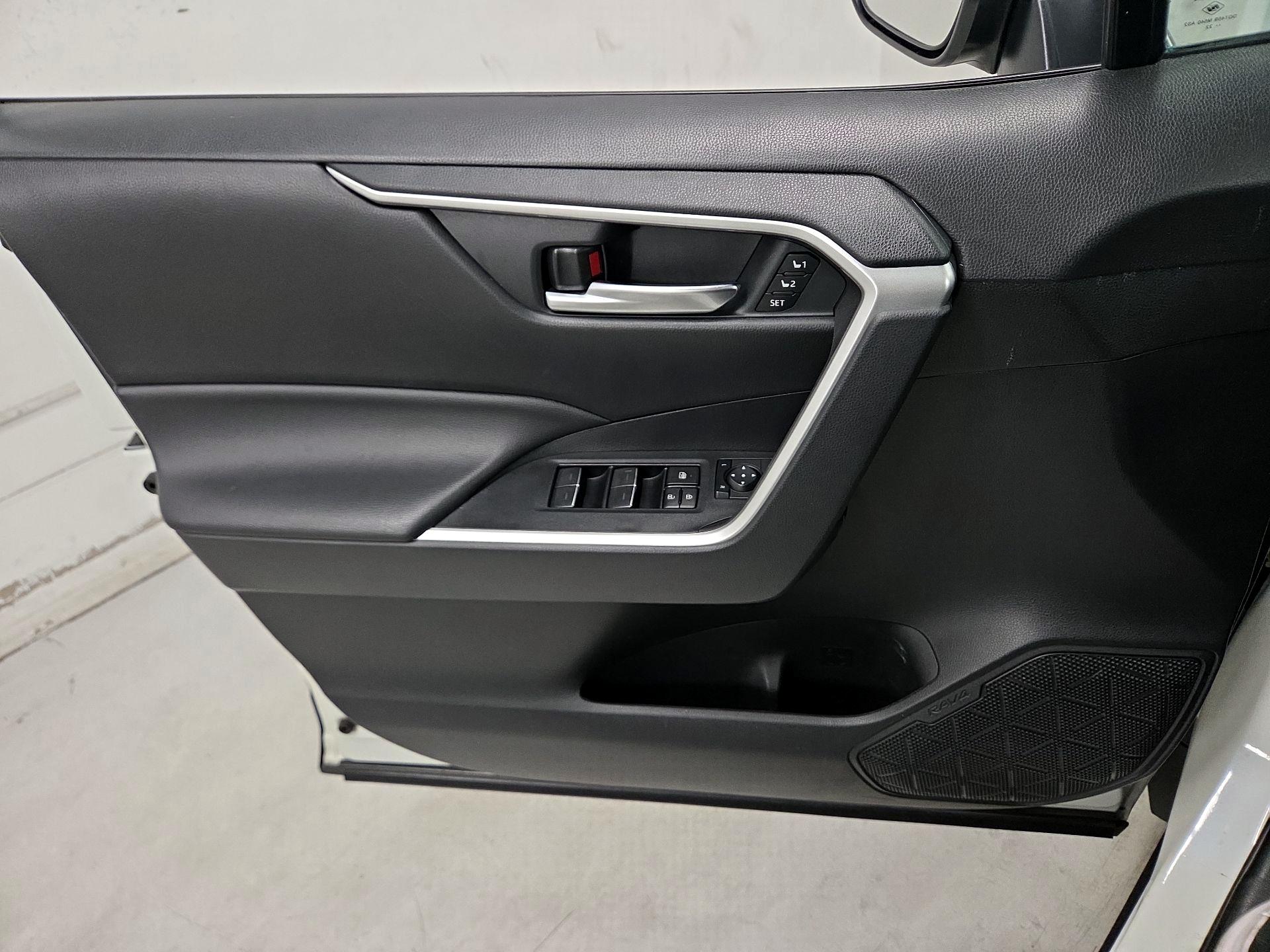 Thumbnail: 2022 Toyota RAV4 - 12