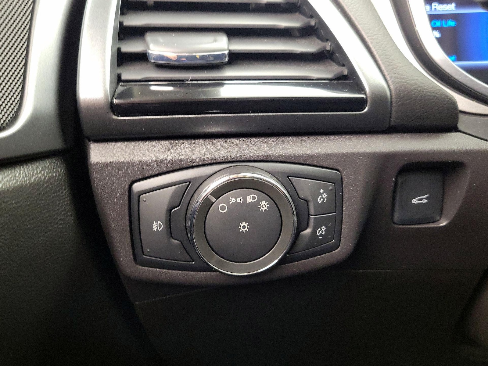 2016 Ford Fusion SE - Photo 14