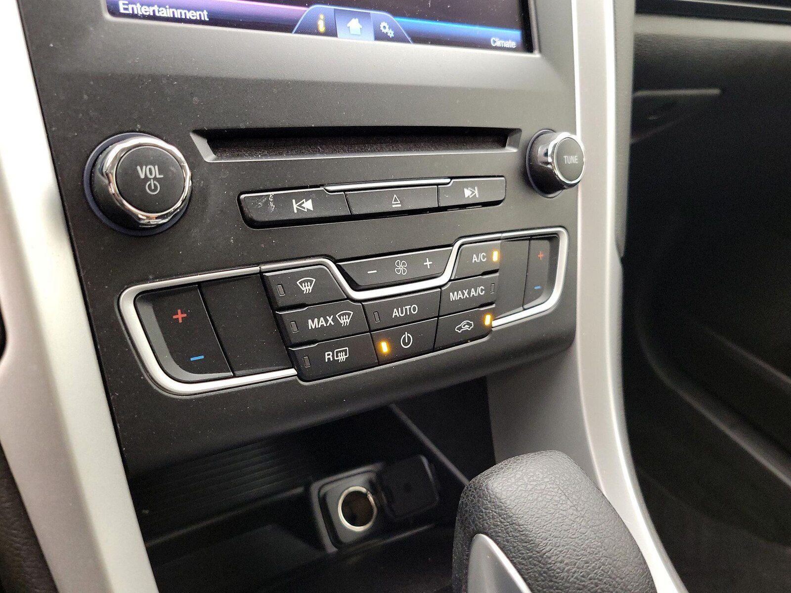 2016 Ford Fusion SE - Photo 17