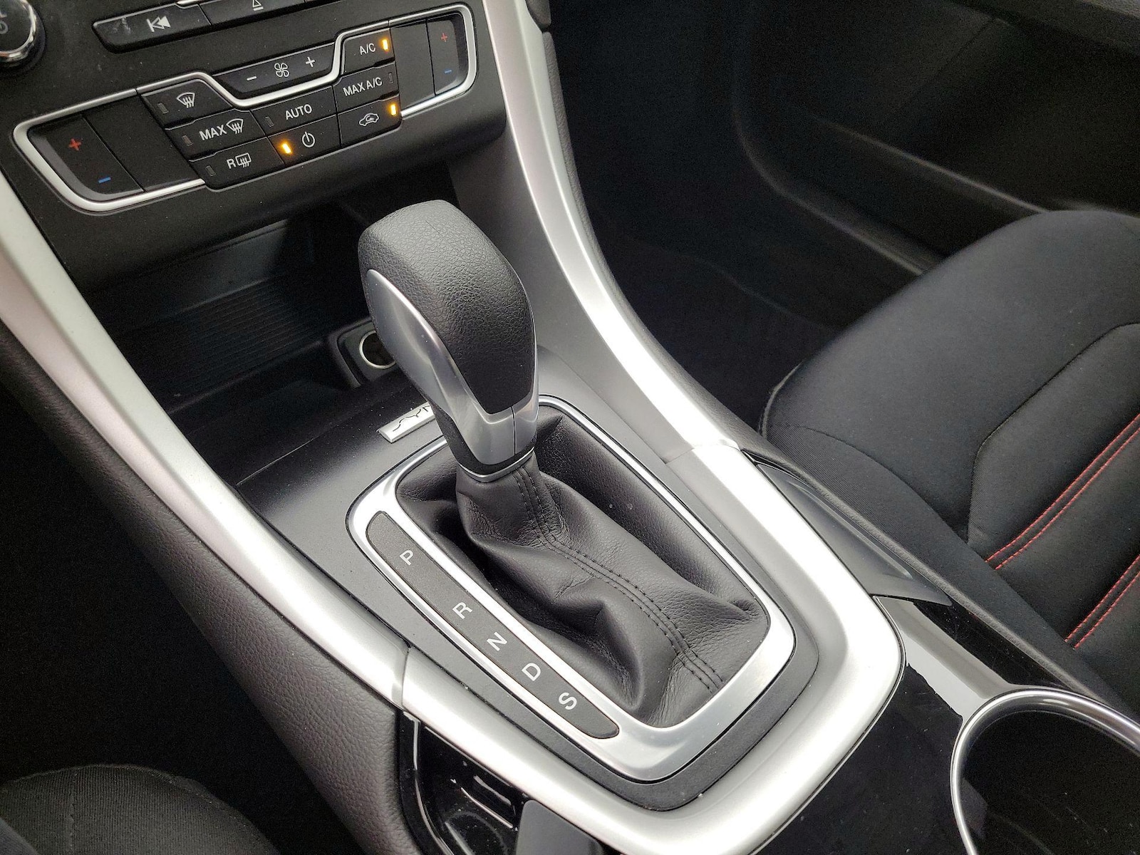 2016 Ford Fusion SE - Photo 18