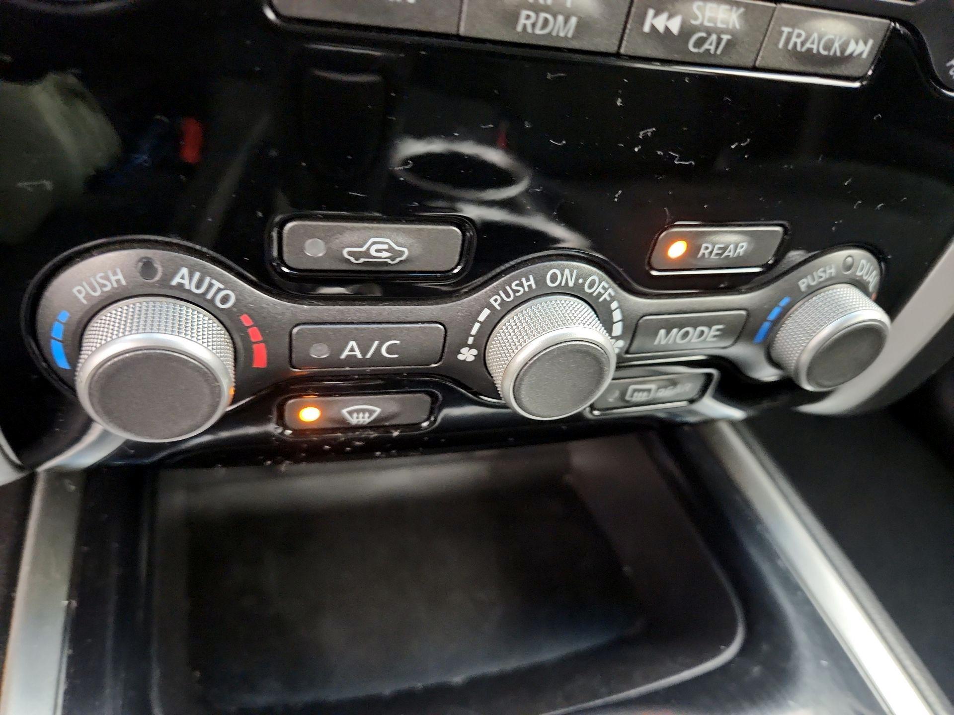 Thumbnail: 2014 Nissan Pathfinder - 17