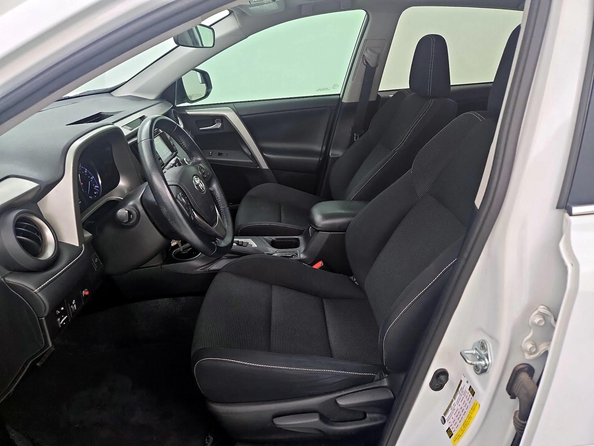Thumbnail: 2016 Toyota RAV4 - 11