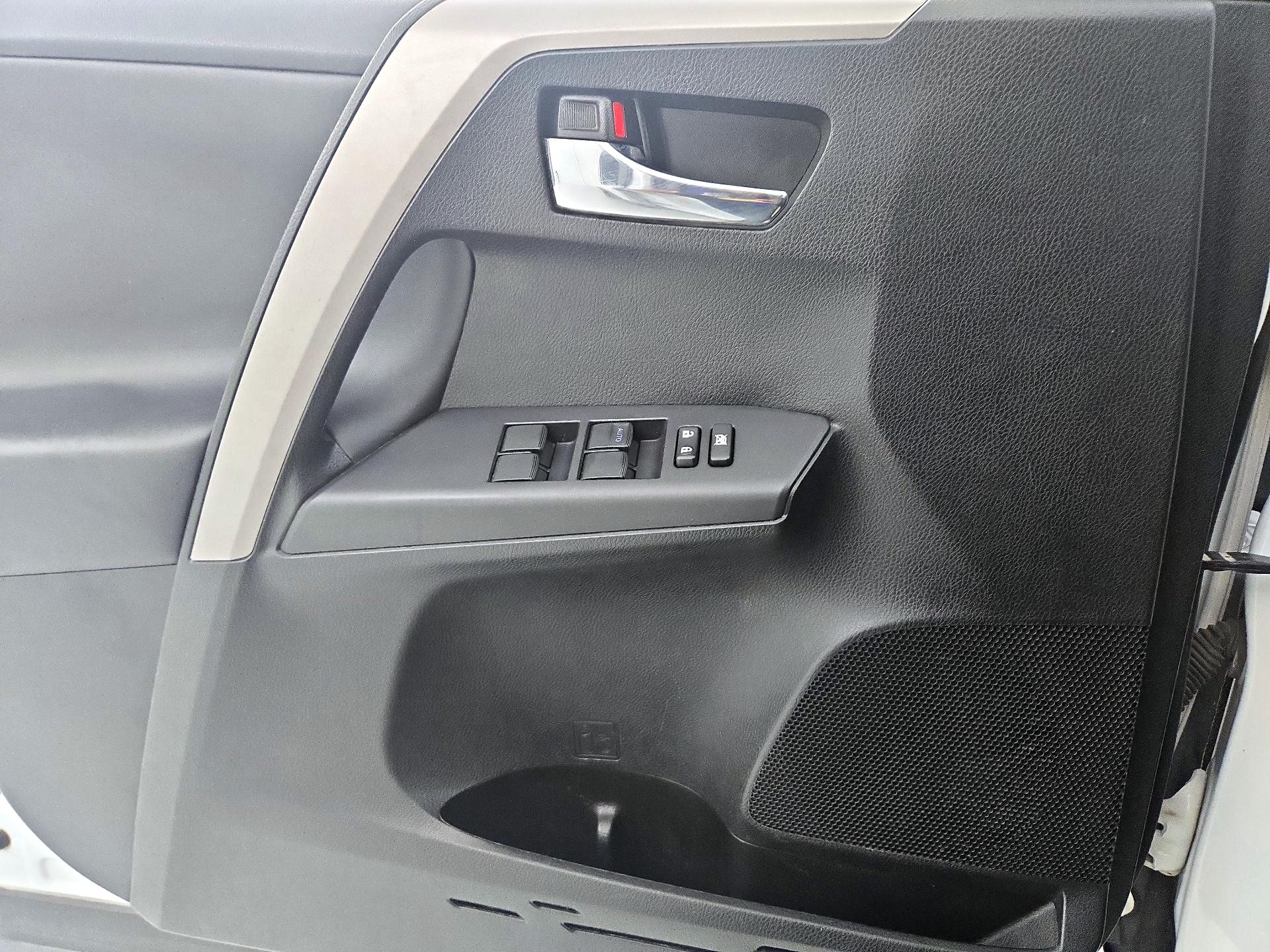 Thumbnail: 2016 Toyota RAV4 - 12